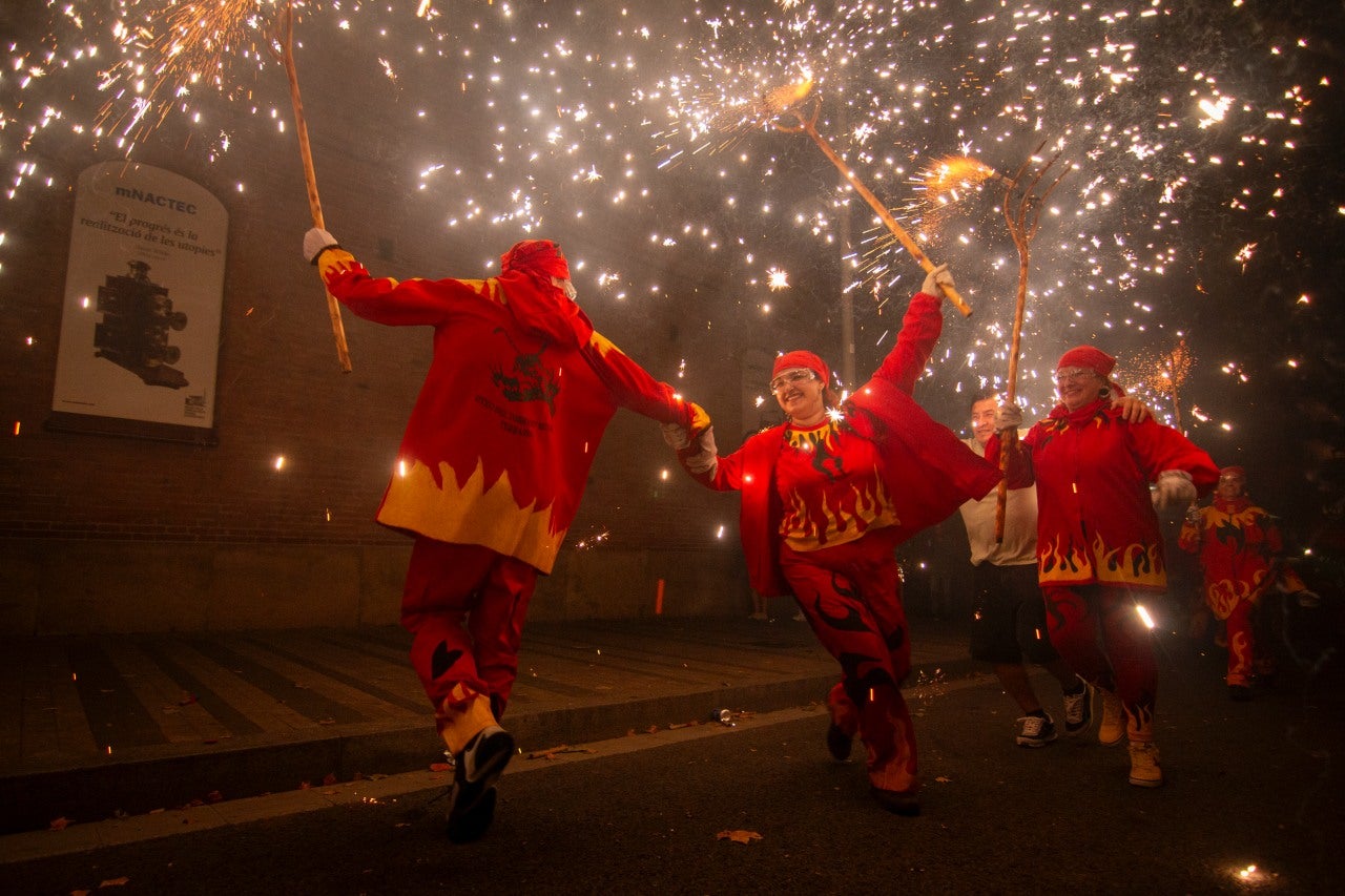 Correfoc de Festa Major 2024 amb la participació de Drac de Terrassa, Diables de La Maurina, Drac Baluk Astharot i Diables de Ca n’Aurell, Diabòlics d’Ègara, Colla Diables Balrogs, Drac i Bruixes de Can Boada, Colla Jove Diables de Sant Llorenç, Bitxo del Torrent Mitger, Diables de Sant Pere Nord, La Pàjara de Terrassa i Diables de Terrassa | Xavi Hurtado