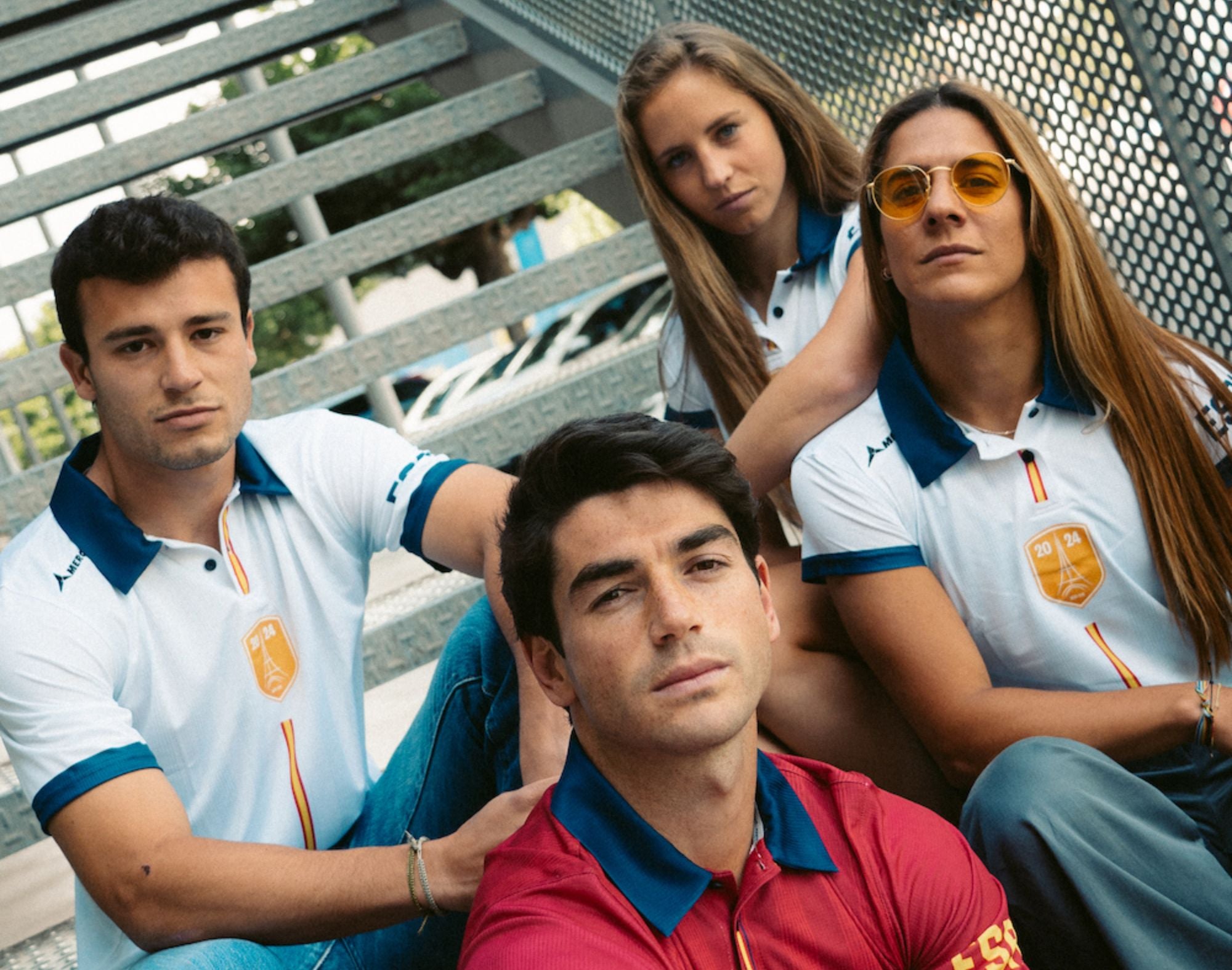 Els terrassencs Júlia Strapatto, Pepe Cunill i Marc Recasens i l'exjugadora del CD Terrassa, Xantal Giné, amb la nova samarreta dels RedSticks | RFEH