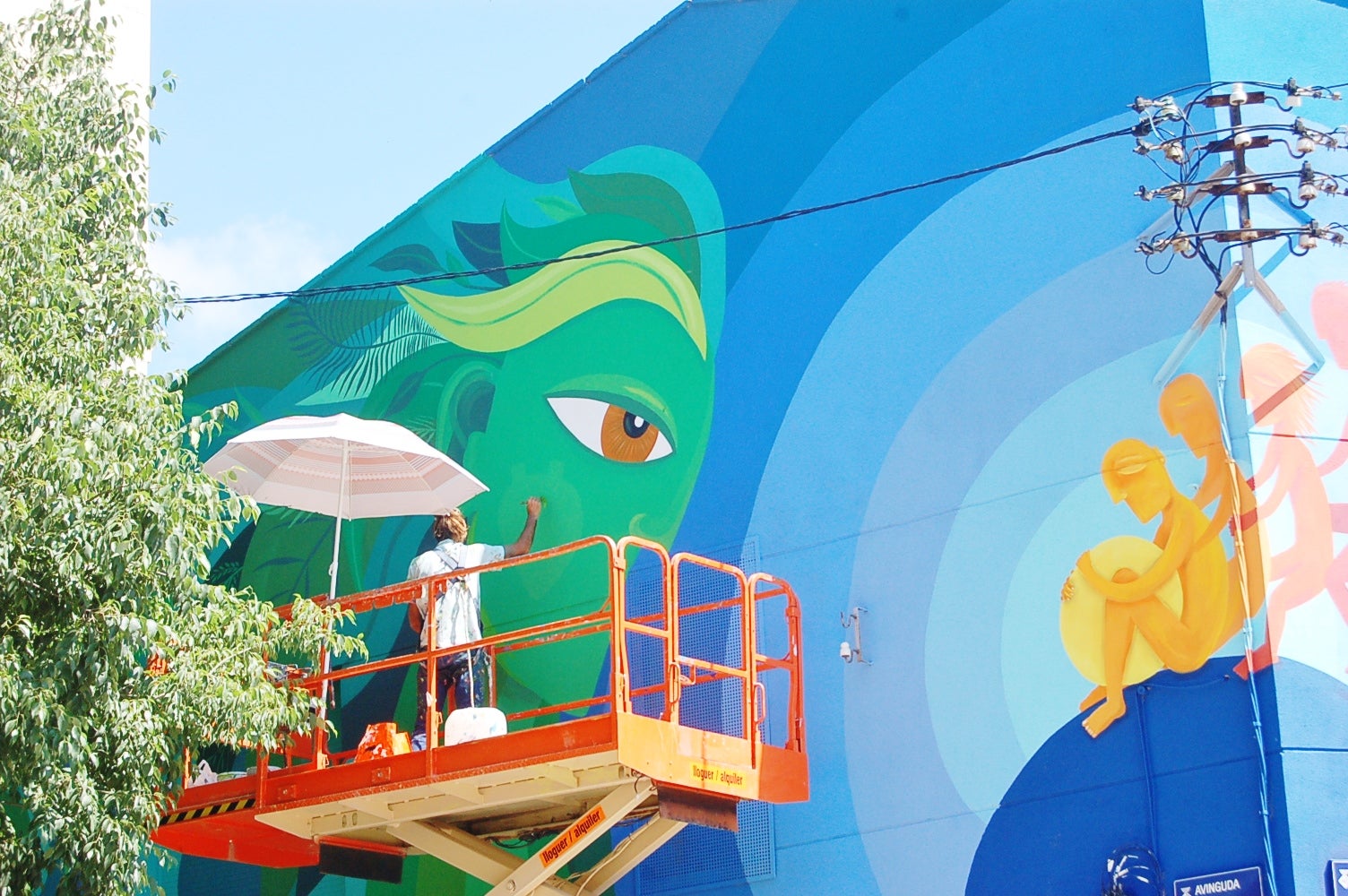 Tomamor ha realitzat un gran mural en una façana de Sant Pere Nord | Ramon Navarro