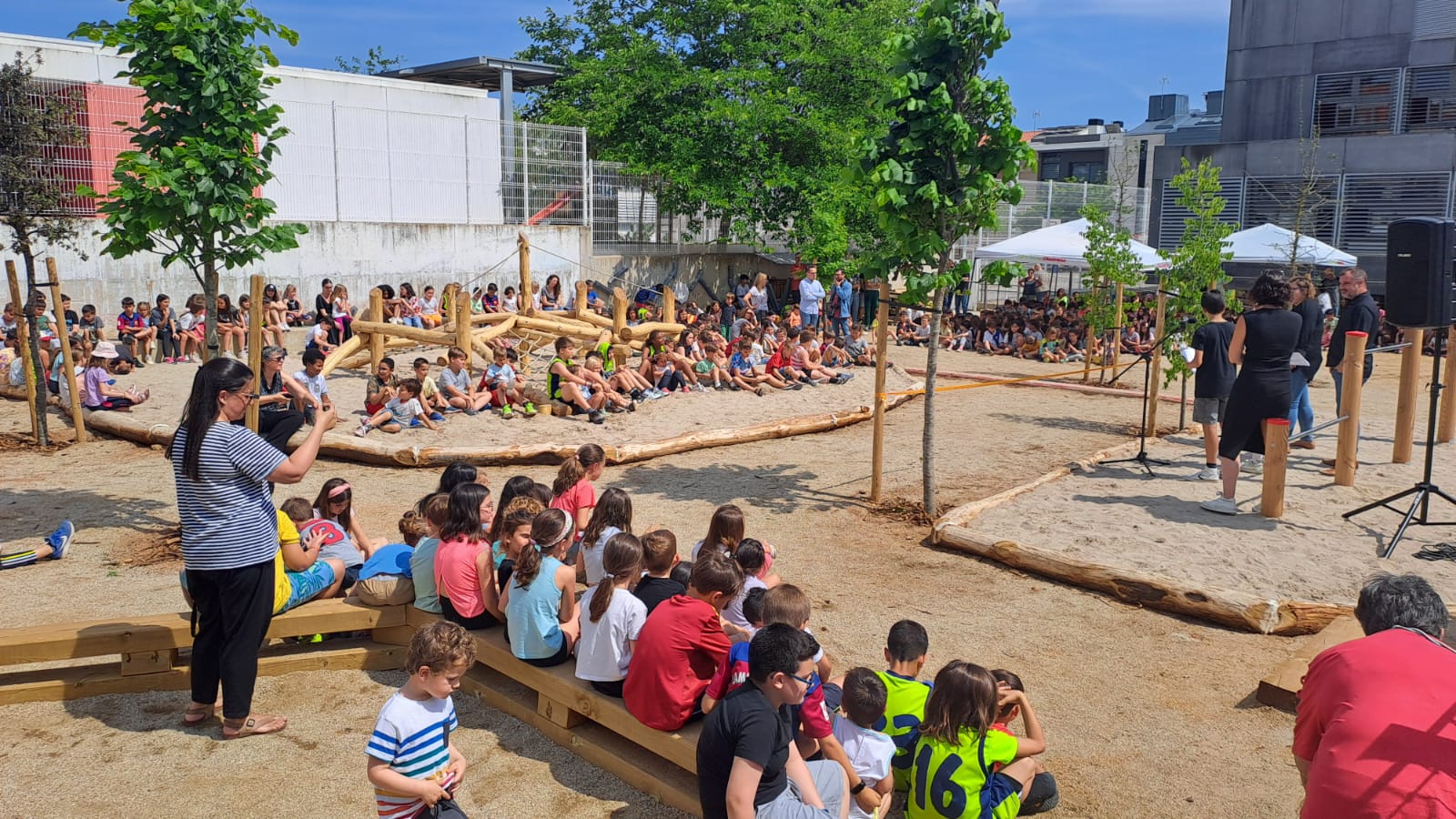 Pati de l'escola infantil i de primària Enxaneta, al barri de Sant Pere Nord de Terrassa | Oriol Manrique