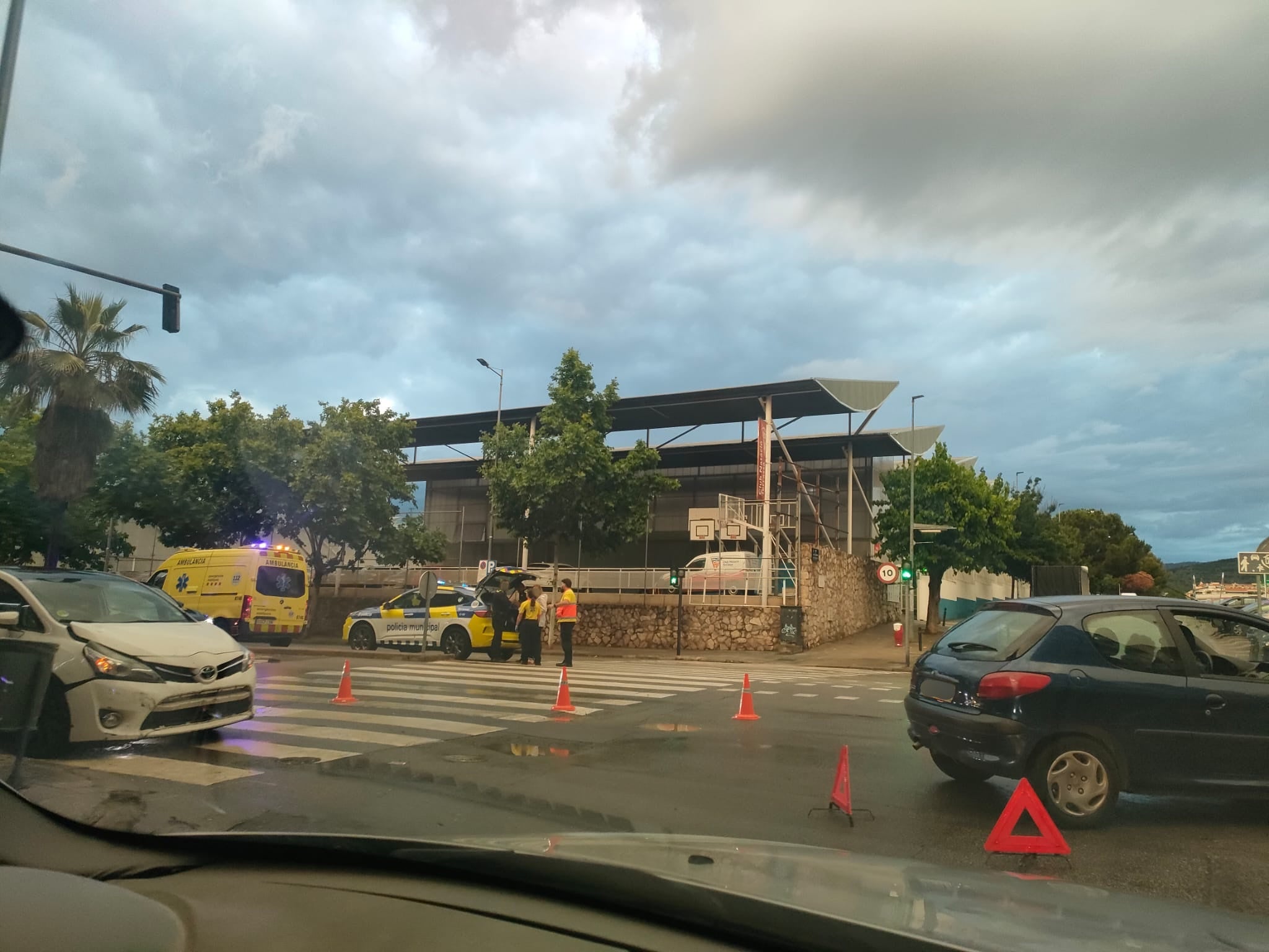 Accident de trànsit a l'avinguda de l'Abat Marcet | Laura Gómez