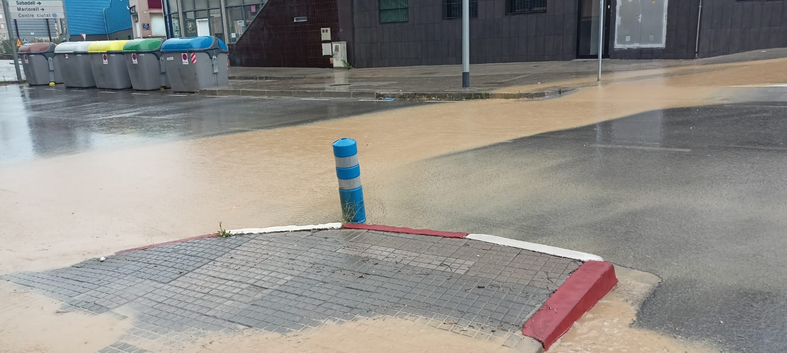 Aquest dissabte, 29 de juny, Terrassa s'ha aixecat amb un gran diluvi que ha omplert d'aigua alguns carrers de la ciutat | Joan Manel Oller