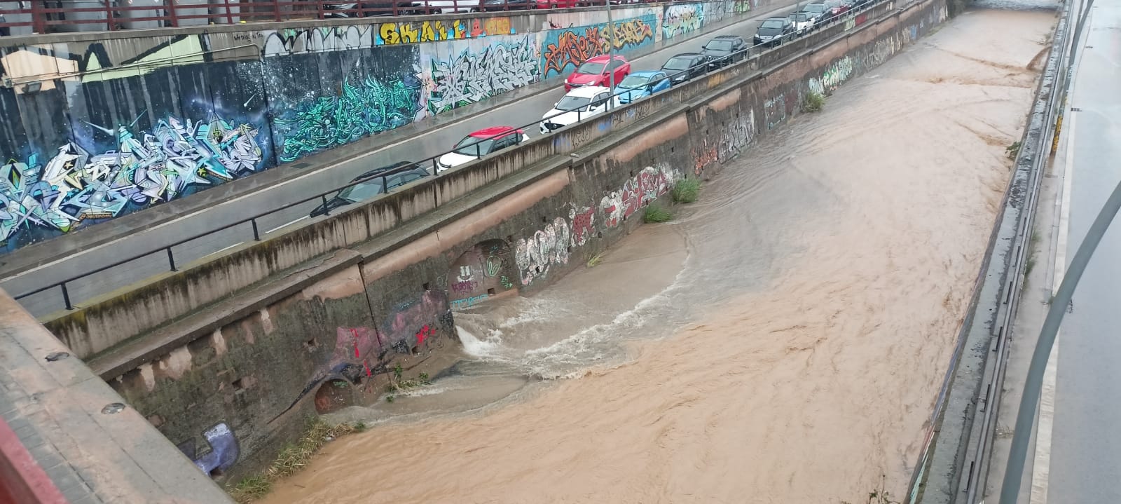 Aquest dissabte, 29 de juny, Terrassa s'ha aixecat amb un gran diluvi que ha omplert d'aigua alguns carrers de la ciutat | Joan Manel Oller