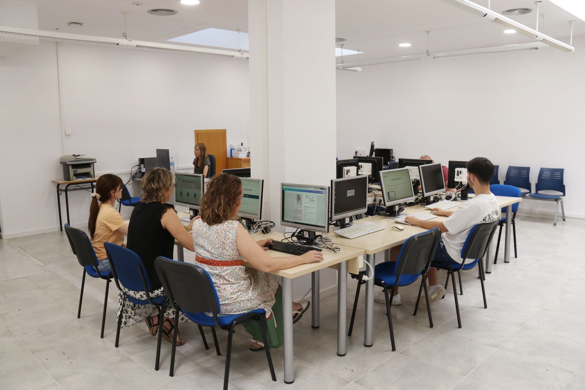 Nova Sala de Recerca a Foment de Terrassa per facilitar eines als desocupats | Aj. Terrassa