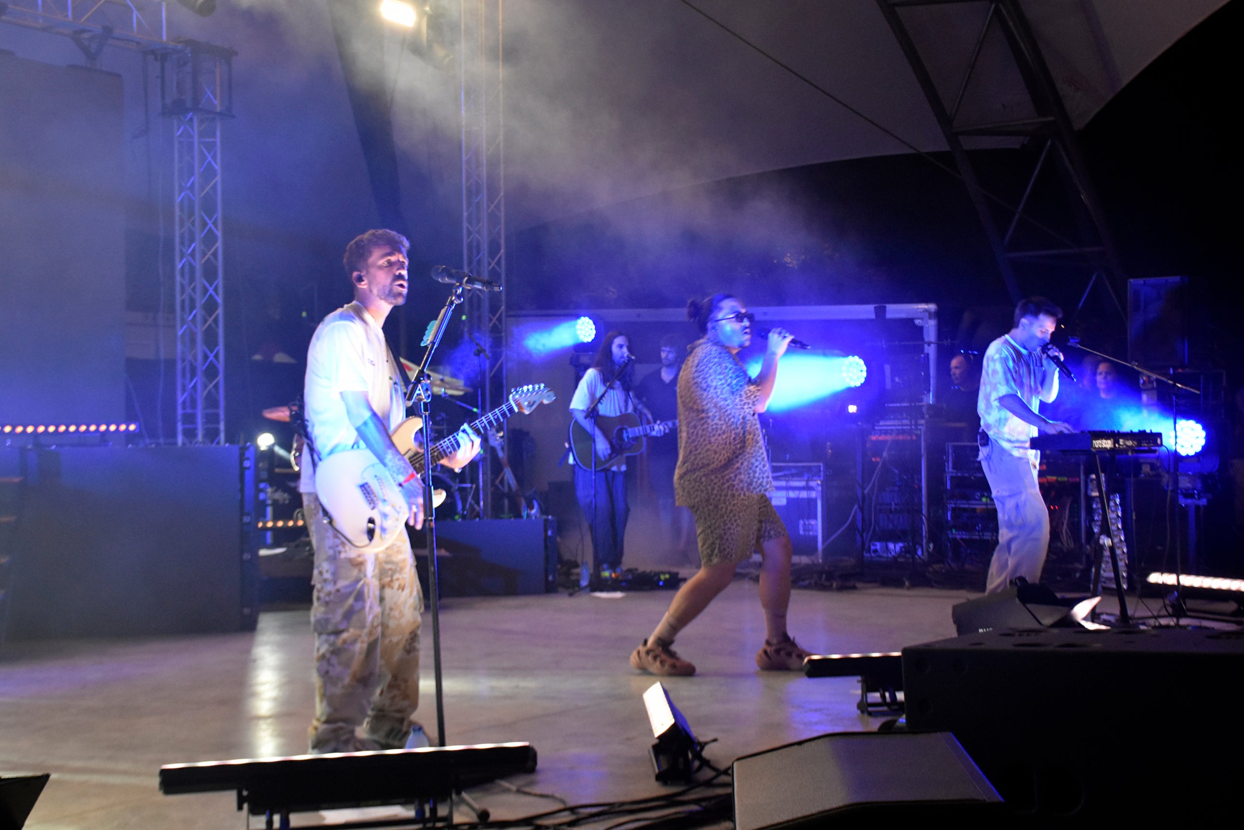El trio Stay Homas va desprendre el diumenge a la nit optimisme, frescor i 'bon rotllo' a l’escenari Vela del parc de Vallparadís en un concert que va reunir una gran multitud de terrassencs i terrassenques