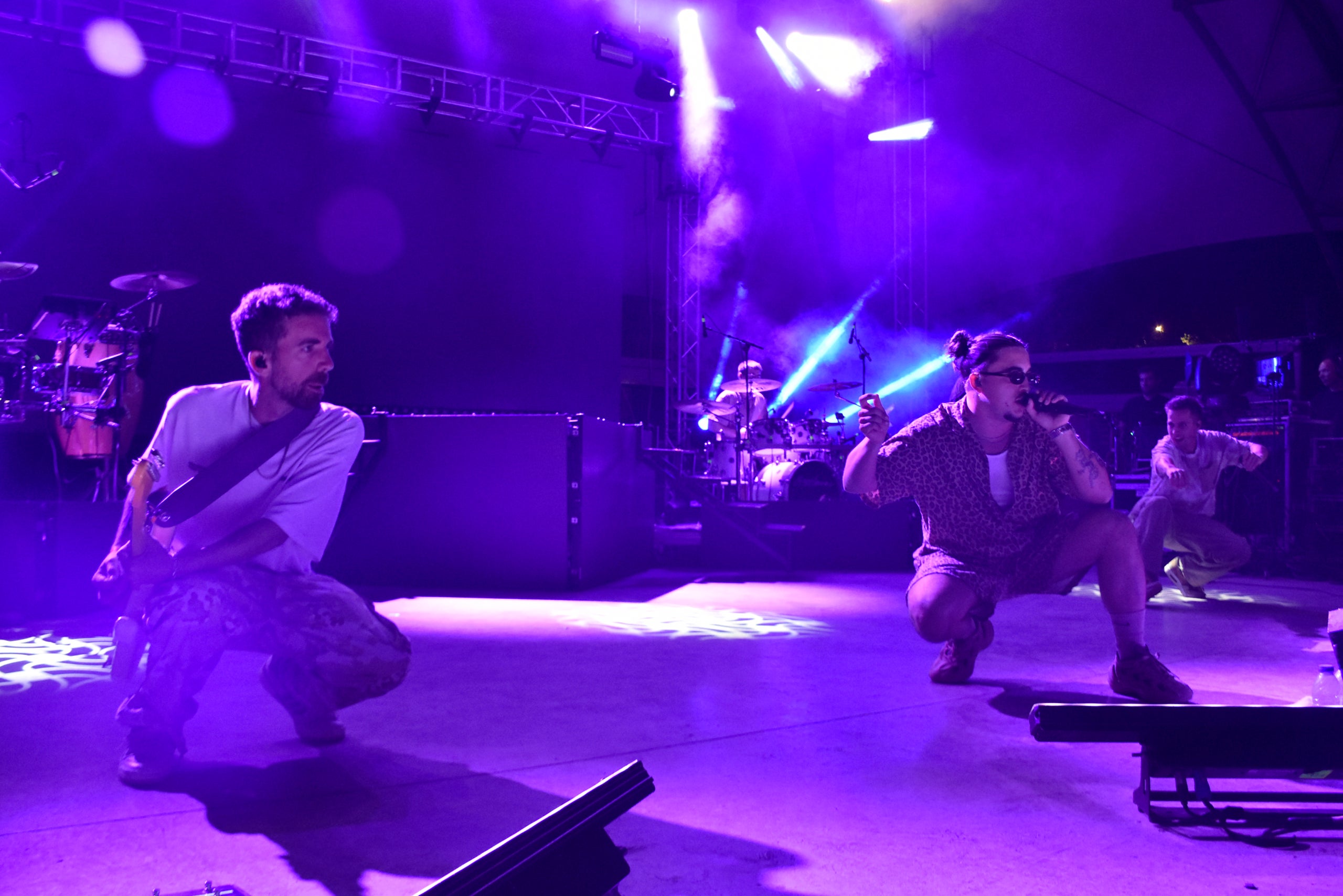 El trio Stay Homas va desprendre el diumenge a la nit optimisme, frescor i 'bon rotllo' a l’escenari Vela del parc de Vallparadís en un concert que va reunir una gran multitud de terrassencs i terrassenques