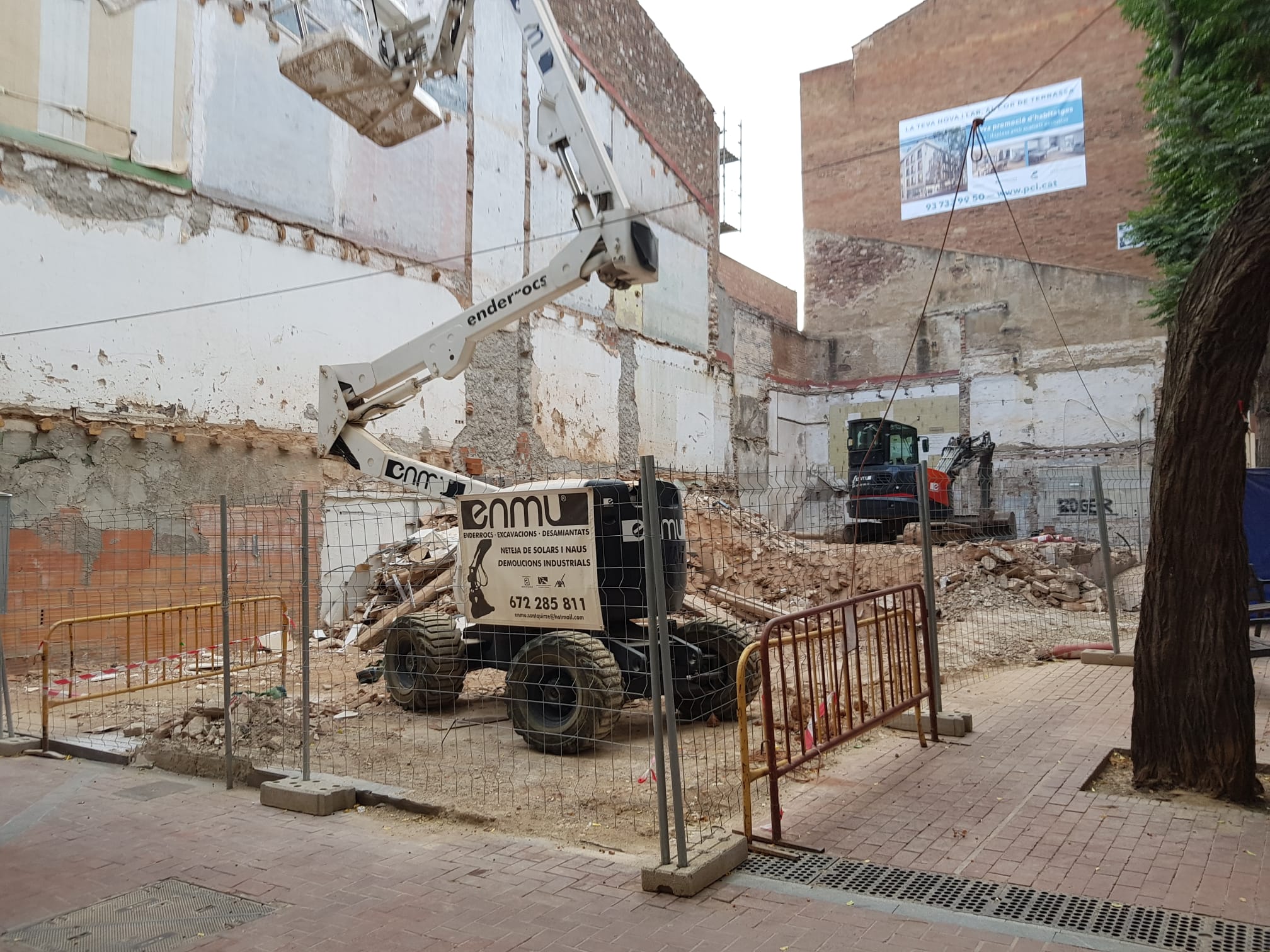 Màquines treballant en el solar del carrer de Sant Pere | Lluïsa Tarrida