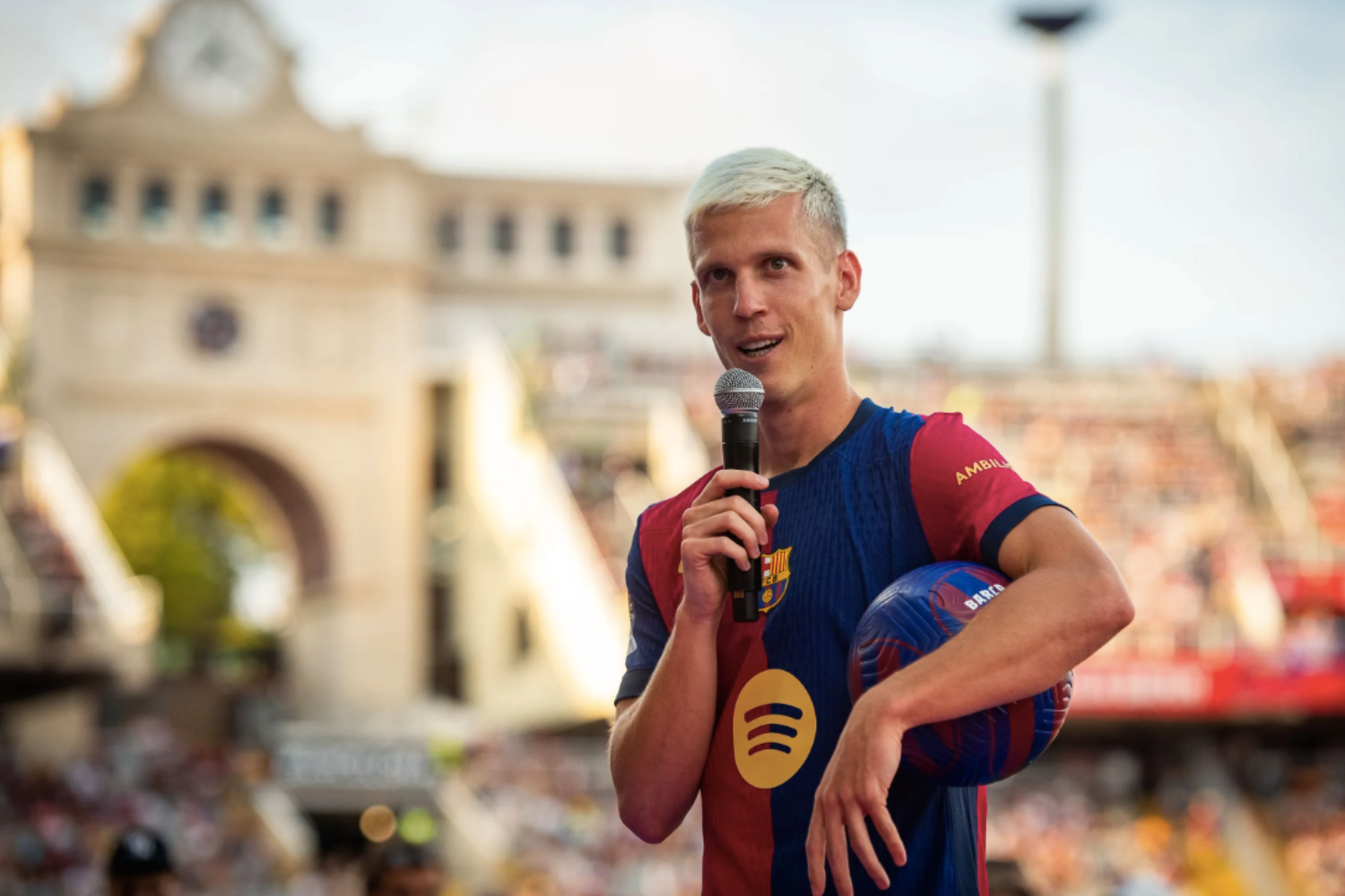 Dani Olmo durant la seva presentació com a jugador del Barça | FC Barcelona 