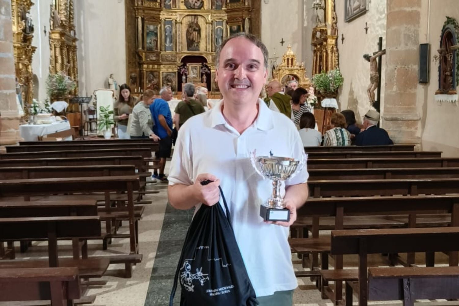 Joan Francesc Fondevila amb el seu nou premi literari | Cedida
