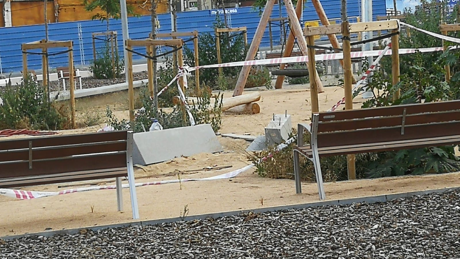 Un esvoranc a la plaça del Gas ha impedit que es pugui obrir | Lluïsa Tarrida