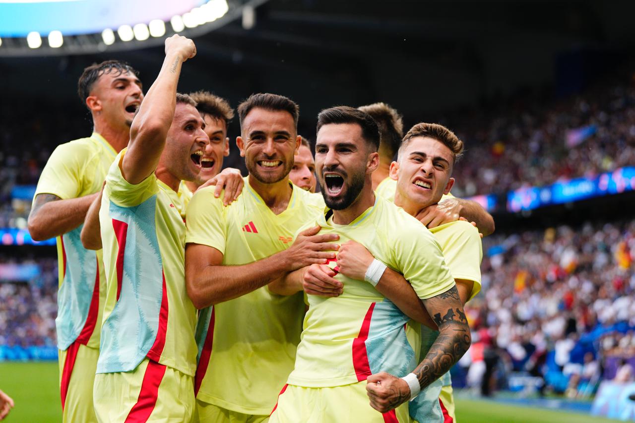 La selecció espanyola ha guanyat a França a la final en un partit que s'ha decidit a la pròrroga (3-5) | @SEFutbol