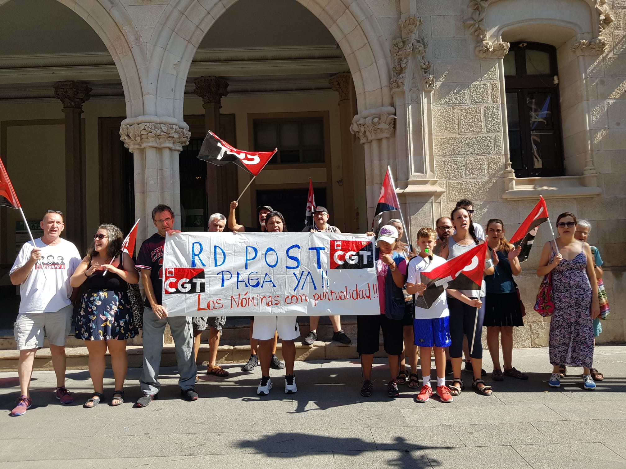 Treballadors d'RDP Post protesten per les condicions laborals a Terrassa | Lluïsa Tarrida