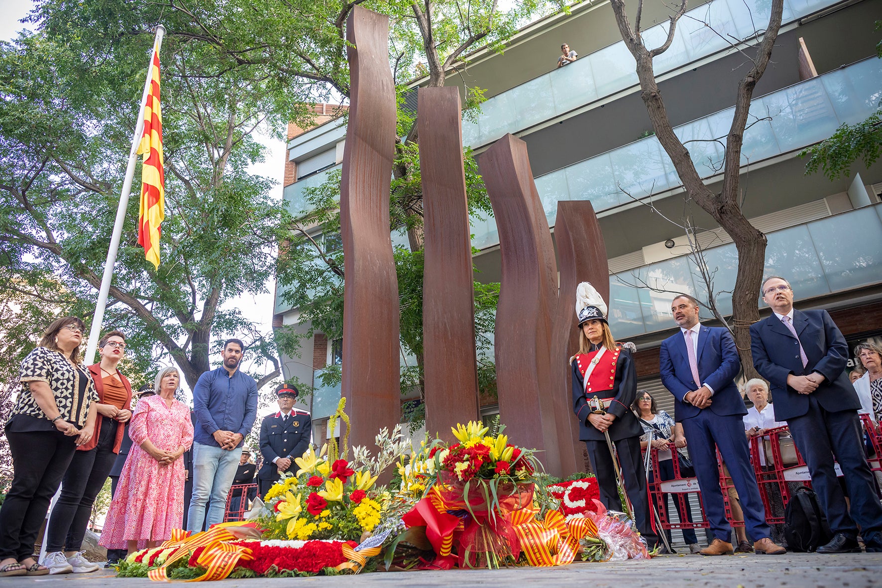 Ofrena floral a la plaça de l’Onze de Setembre de Terrassa/Rafel Casanova (BCF)-A.T.