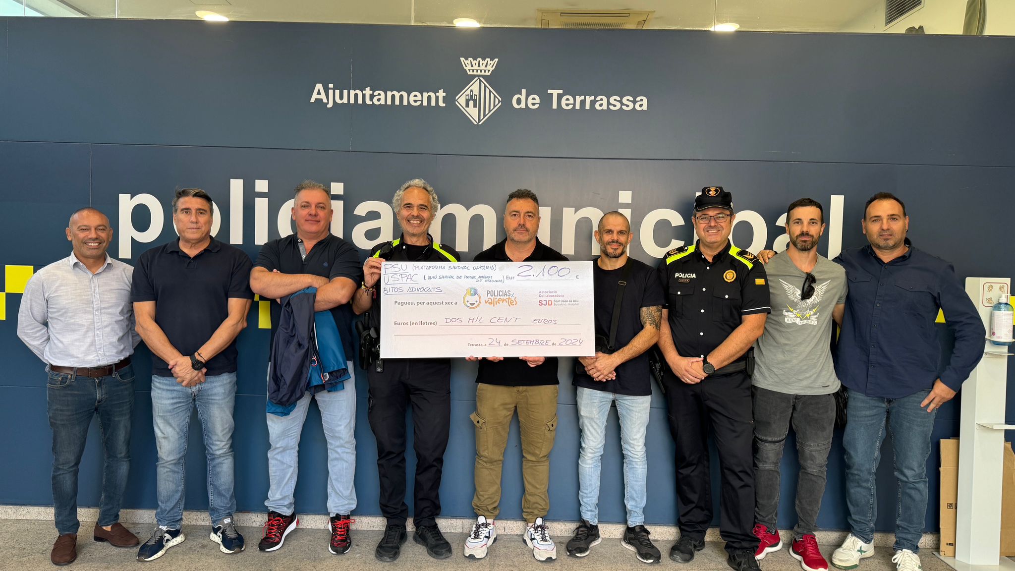 Donació a la campanya de Policias x Valientes per part d'agents de la Guàrdia Urbana de Badalona | Aj. Terrassa