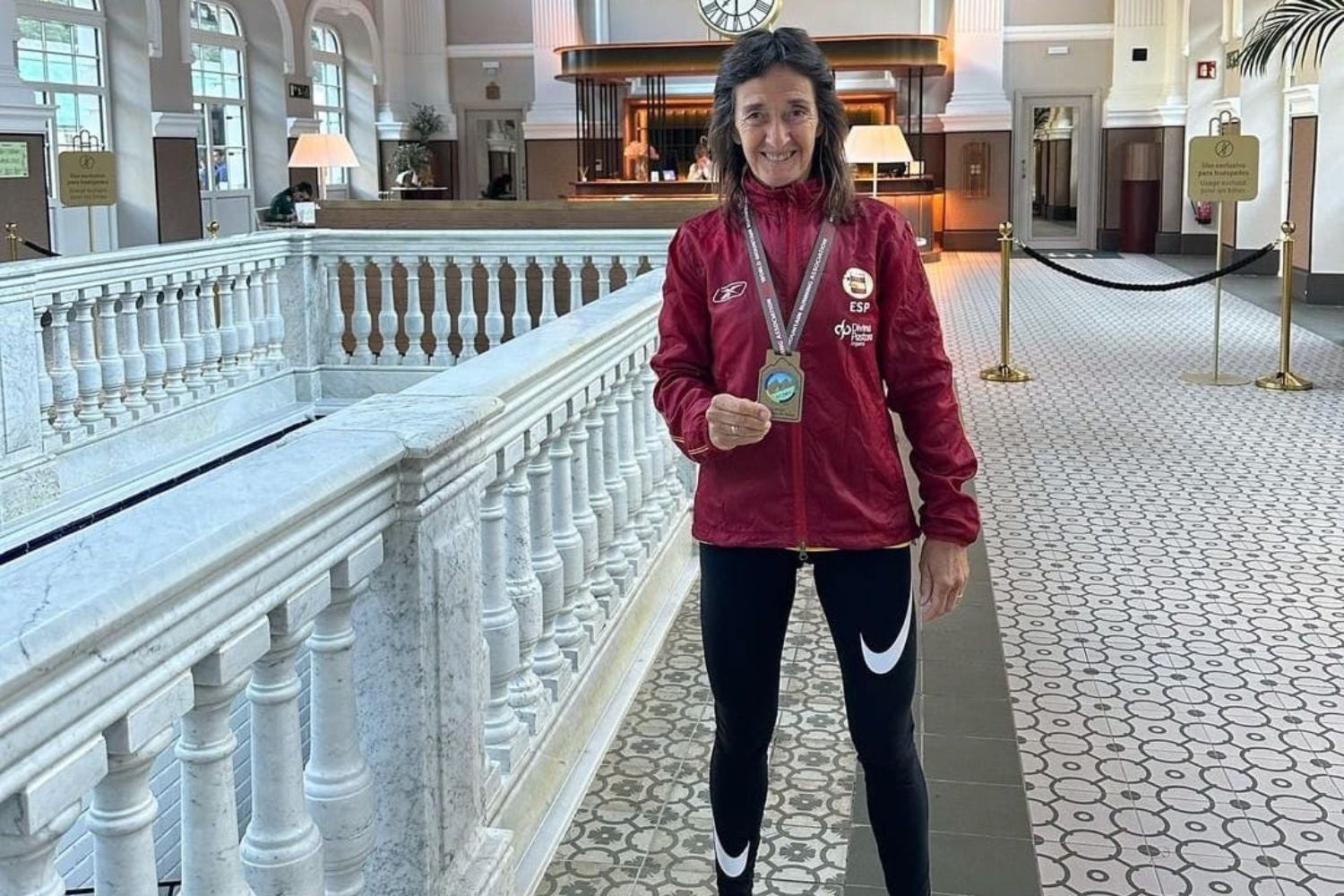 Carme Ballesteros es penja la medalla d'or al campionat del món de Trail Running Màster | Cedida