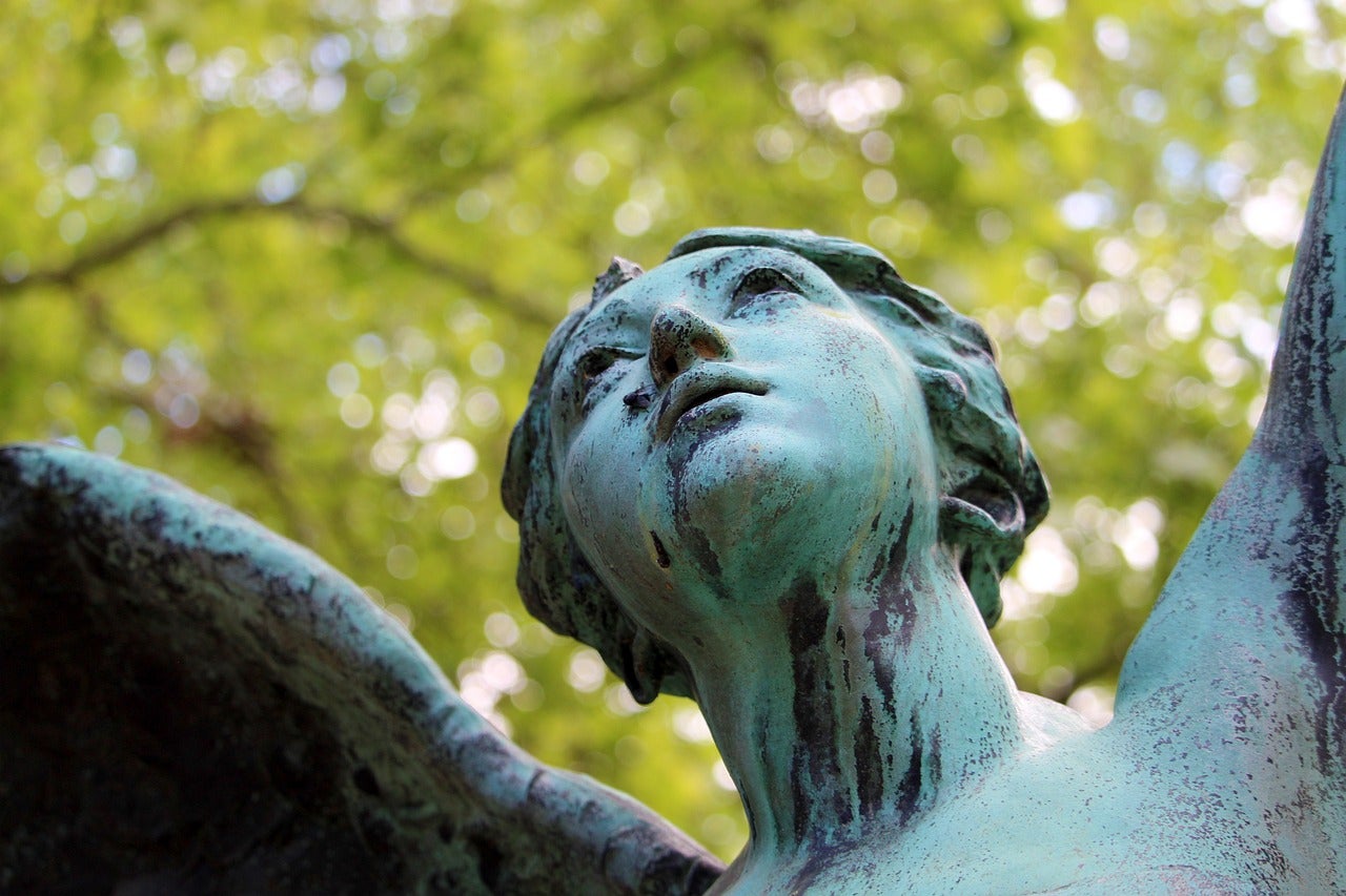 Figura en un cementerio | Birgit Böllinger - Pixabay