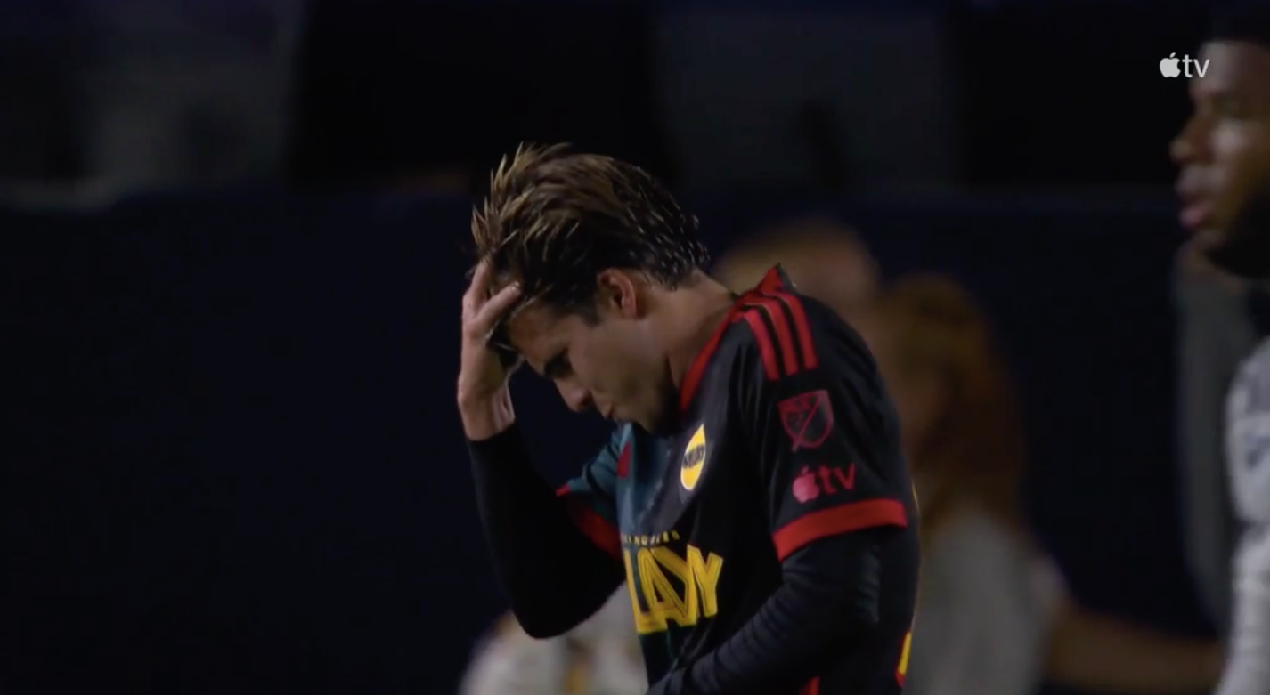 Riqui Puig celebra el seu gol amb el 'moonwalk' de Michael Jackson | @RiquiPuig
