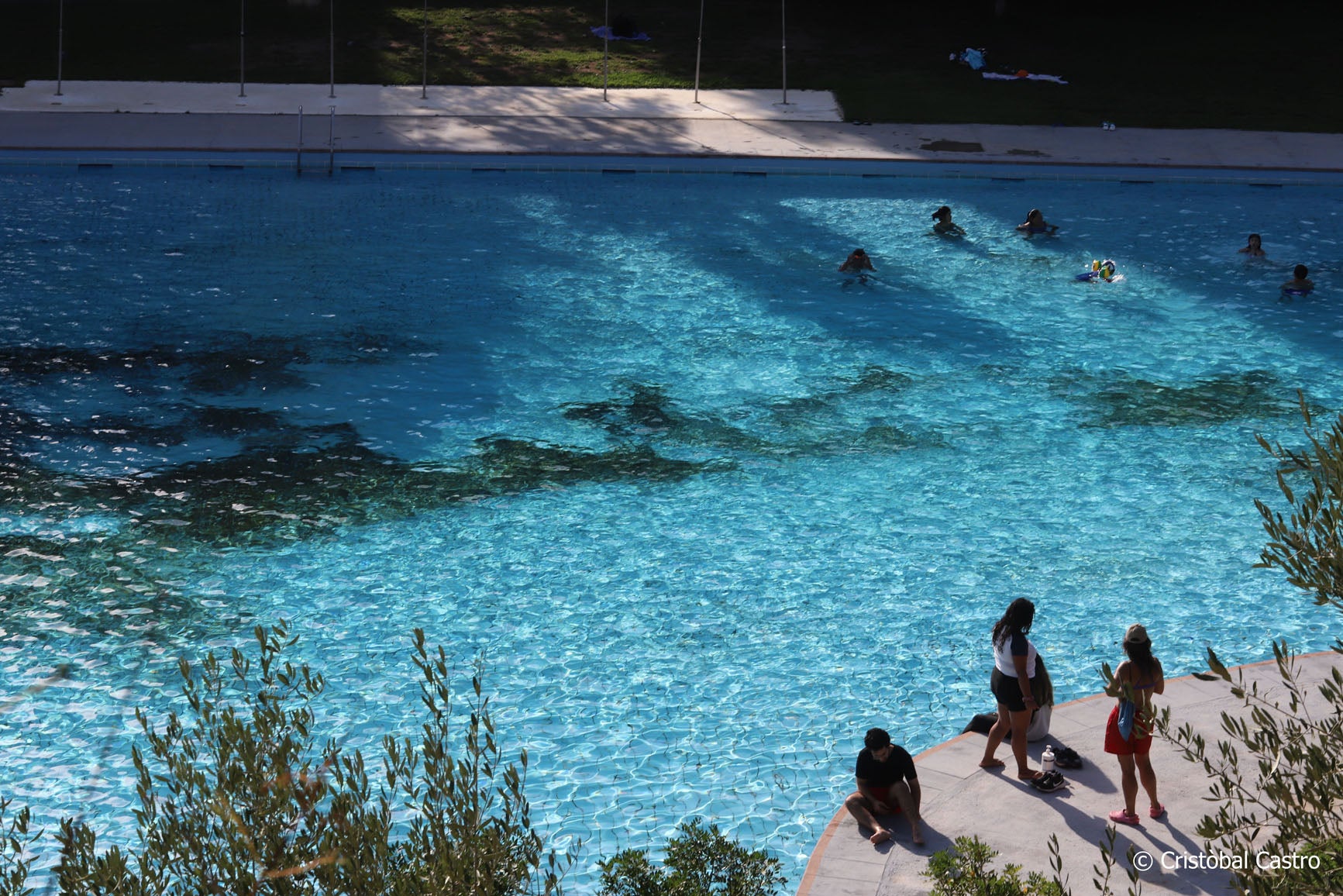 L'any passat, els usuaris es van queixar de brutícia a les piscines i el govern ha fet diverses actuacions per solucionar-ho | Cristóbal Castro