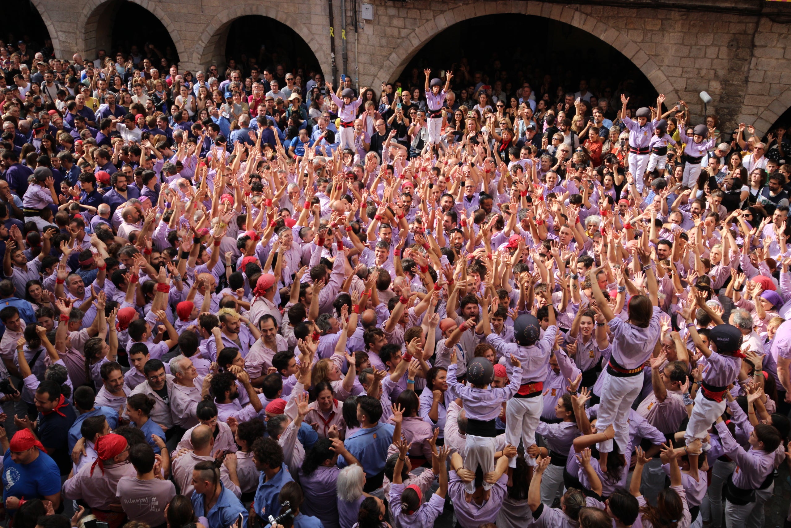 Els Minyons celebrant la bona jornada castellera a Sant Narcís | Minyons de Terrassa