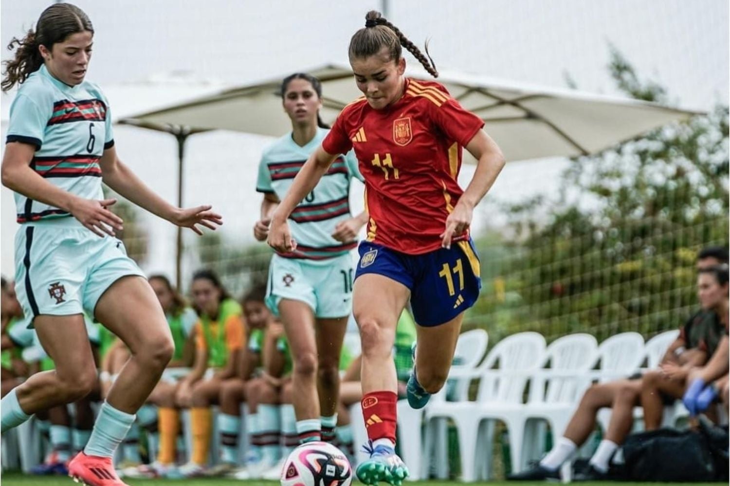 Natàlia Escot amb la selecció espanyola de futbol | @SEFutbolFem