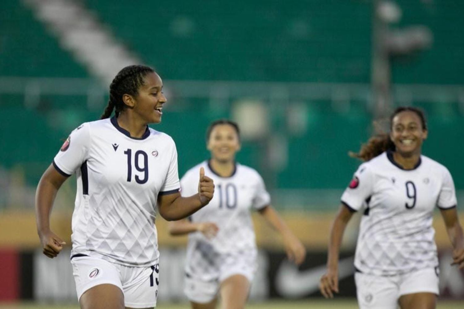 Julia Jiménez amb la selecció de la República Dominicana de futbol Sub-17