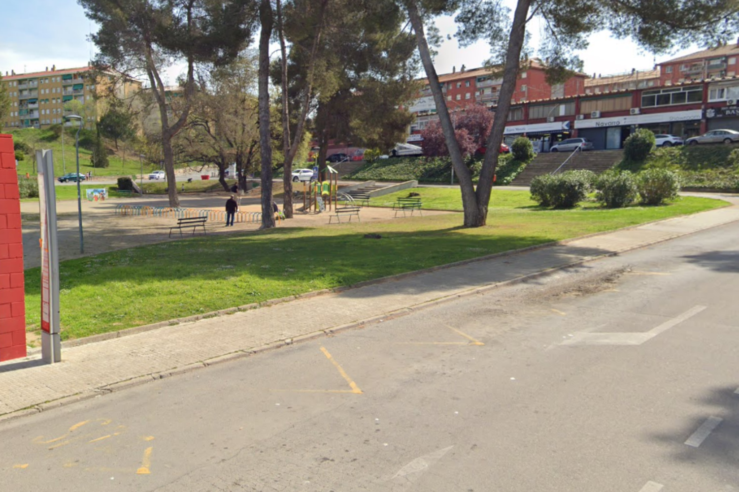 El proyecto contempla la habilitación de 37 plazas de estacionamiento reguladas en el entorno de la plaza de Joan Santamaria | G.M.