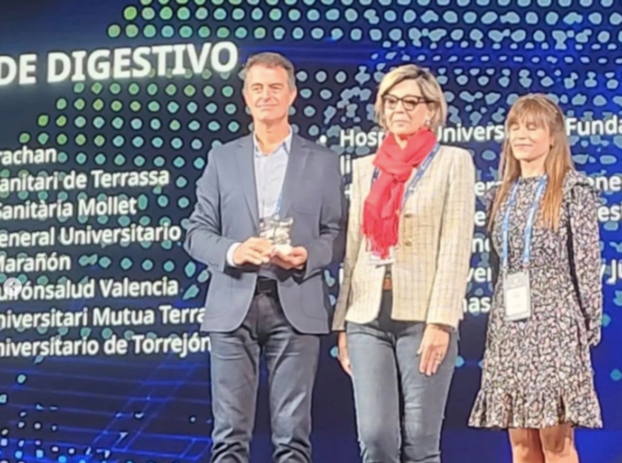 Recollida d'un dels Premis IQVIA TOP20 per part de MútuaTerrassa | HUMT