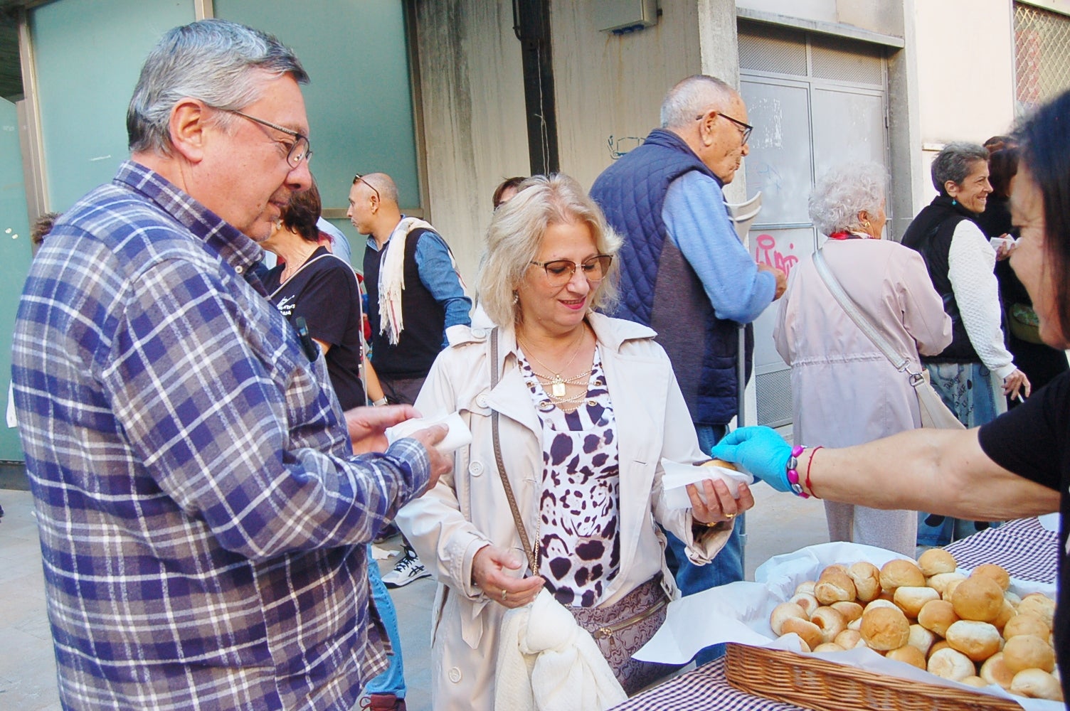 Aquest dissabte, 19 d'octubre, s'ha celebrat a la Torre del Palau de Terrassa la 3a Gran Festa del Pa. La festivitat, organitzada per l'Ajuntament de Terrassa i el Gremi de Flequers i Pastissers de Terrassa i Comarca, vol promocionar el consum de pa elaborat per les fleques de la ciutat, l'ofici dels forners i apropar aquest sector a la població | Ramon Navarro