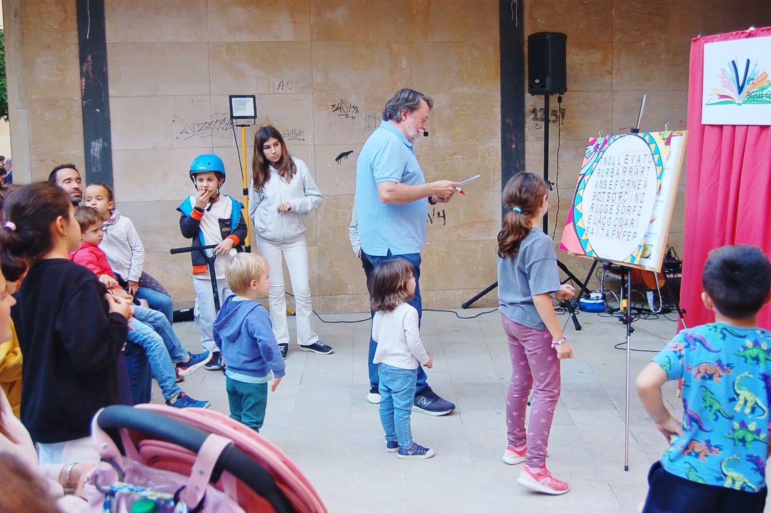 Aquest dissabte, 19 d'octubre, s'ha celebrat a la Torre del Palau de Terrassa la 3a Gran Festa del Pa. La festivitat, organitzada per l'Ajuntament de Terrassa i el Gremi de Flequers i Pastissers de Terrassa i Comarca, vol promocionar el consum de pa elaborat per les fleques de la ciutat, l'ofici dels forners i apropar aquest sector a la població | Ramon Navarro