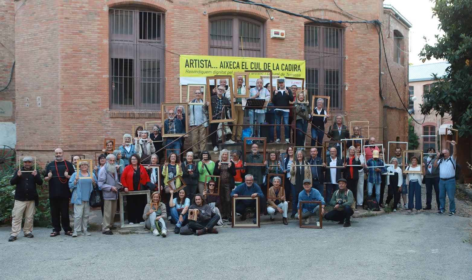 Els artistes de Terrassa reclamen un museu que reculli les obres d'art local. Proposen que l'equipament municipal estigui situat al Vapor Ros | Cristóbal Castro
