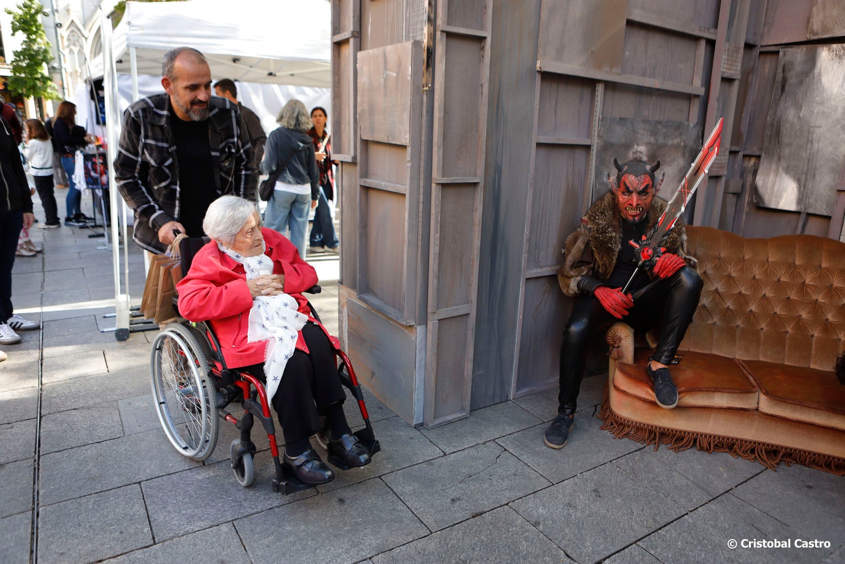 Aquest passat dissabte, 19 d'octubre, Terrassa City of Film i el Cinema Catalunya han organitzat la tercera edició de Set de Cinema a la Plaça Vella. Enguany, s'ha pogut gaudir de càstings, decorats, concursos i un laberint del terror | Cristóbal Castro