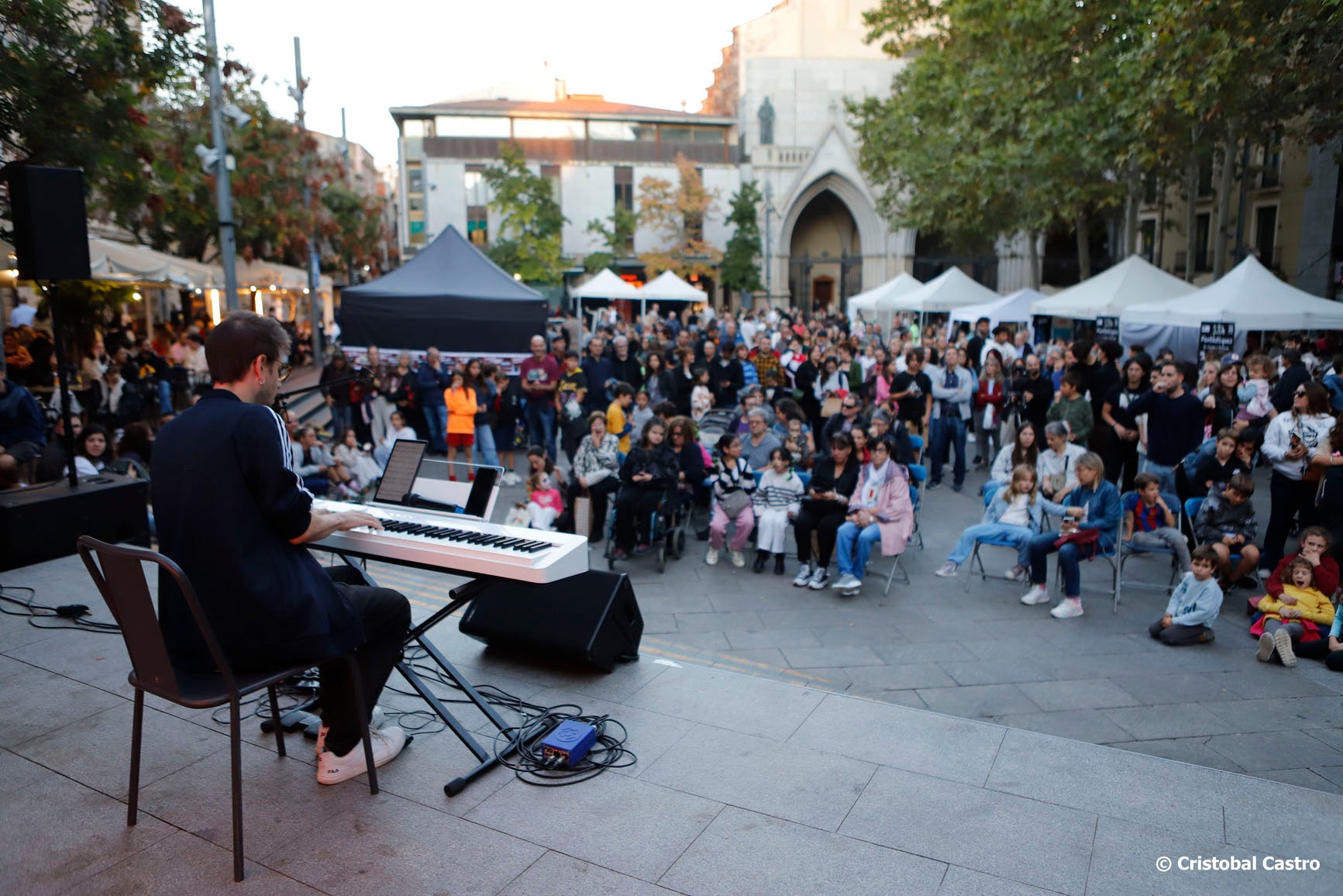 Aquest passat dissabte, 19 d'octubre, Terrassa City of Film i el Cinema Catalunya han organitzat la tercera edició de Set de Cinema a la Plaça Vella. Enguany, s'ha pogut gaudir de càstings, decorats, concursos i un laberint del terror | Cristóbal Castro