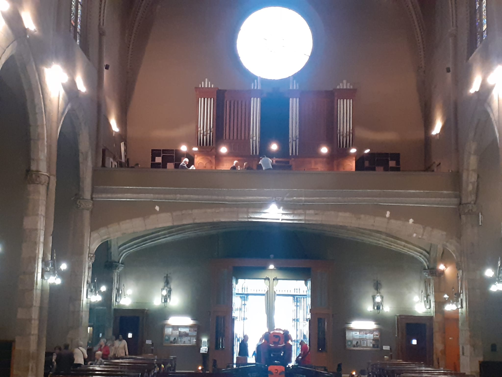 Nuevo órgano en la catedral de Terrassa. El nuevo órgano digital Johannus ya está montado, en el Coro de la catedral-basílica del Santo Espíritu de Terrassa/Josep Ballbè