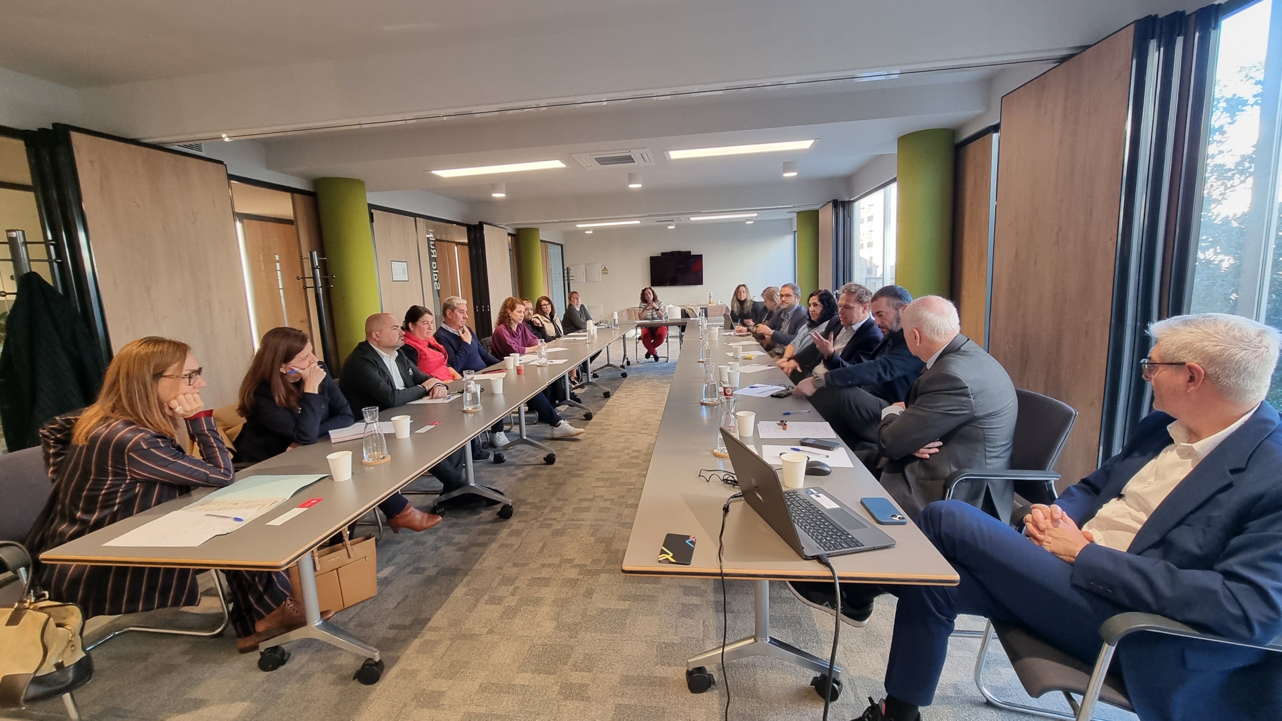 Reunió entre els representants d'associacions de comerç de la demarcació territorial de la Cambra de Comerç de Terrassa i la directora general de Comerç de la Generalitat, Carme Angerri | Cambra de Comerç de Terrassa