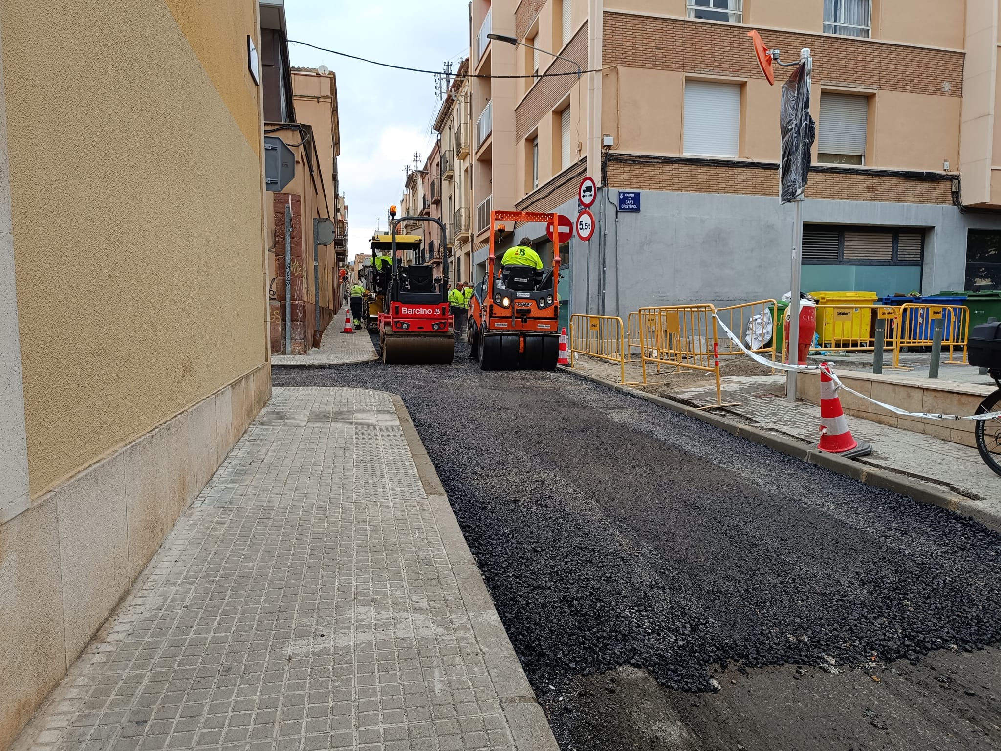 Treballs d'asfaltat del carrer García Humet | Aj. Terrassa