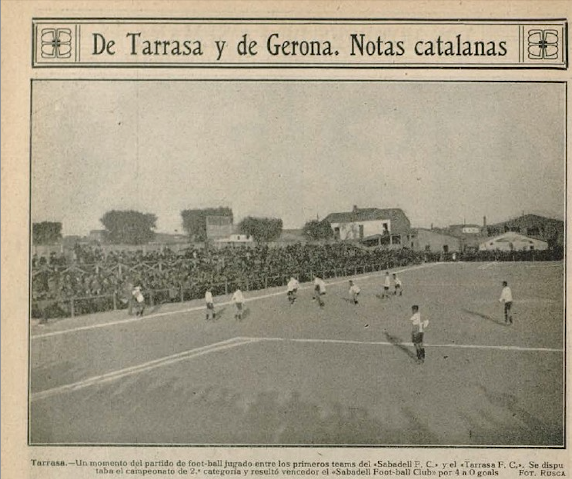 una imatge del derbi Terrassa-Sabadell de l'1 de març de 1914, jugat a l'estadi del Terrassa i publicada al setmanari barceloní La Actualidad el 14/03/1914. 