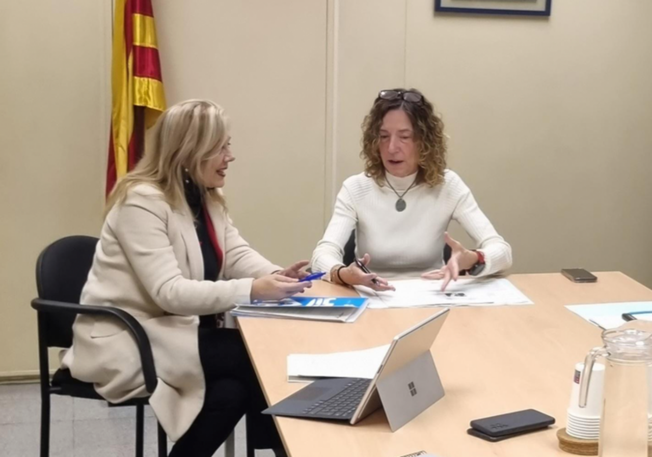 L'alcaldessa Cesca Berenguer amb la directora de Serveis Territorials d'Educació Montserrat Capdevila | Aj. Viladecavalls