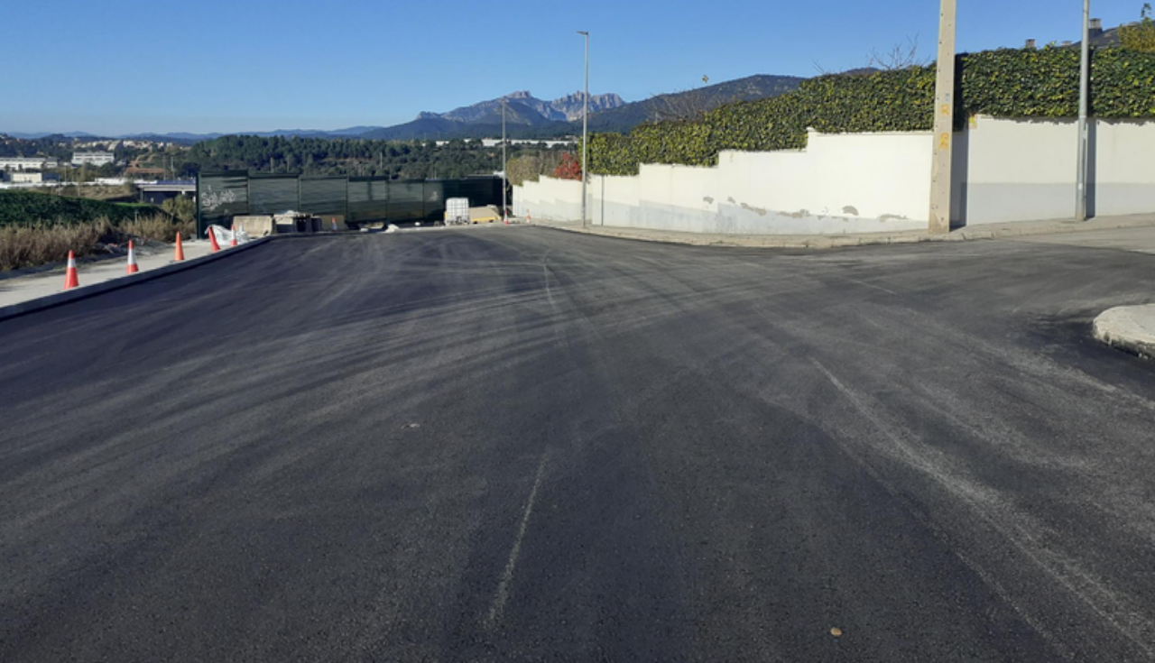 Ja s'ha asfaltat el tram final de la carretera B-120 a Can Trias | Aj. VIladecavalls