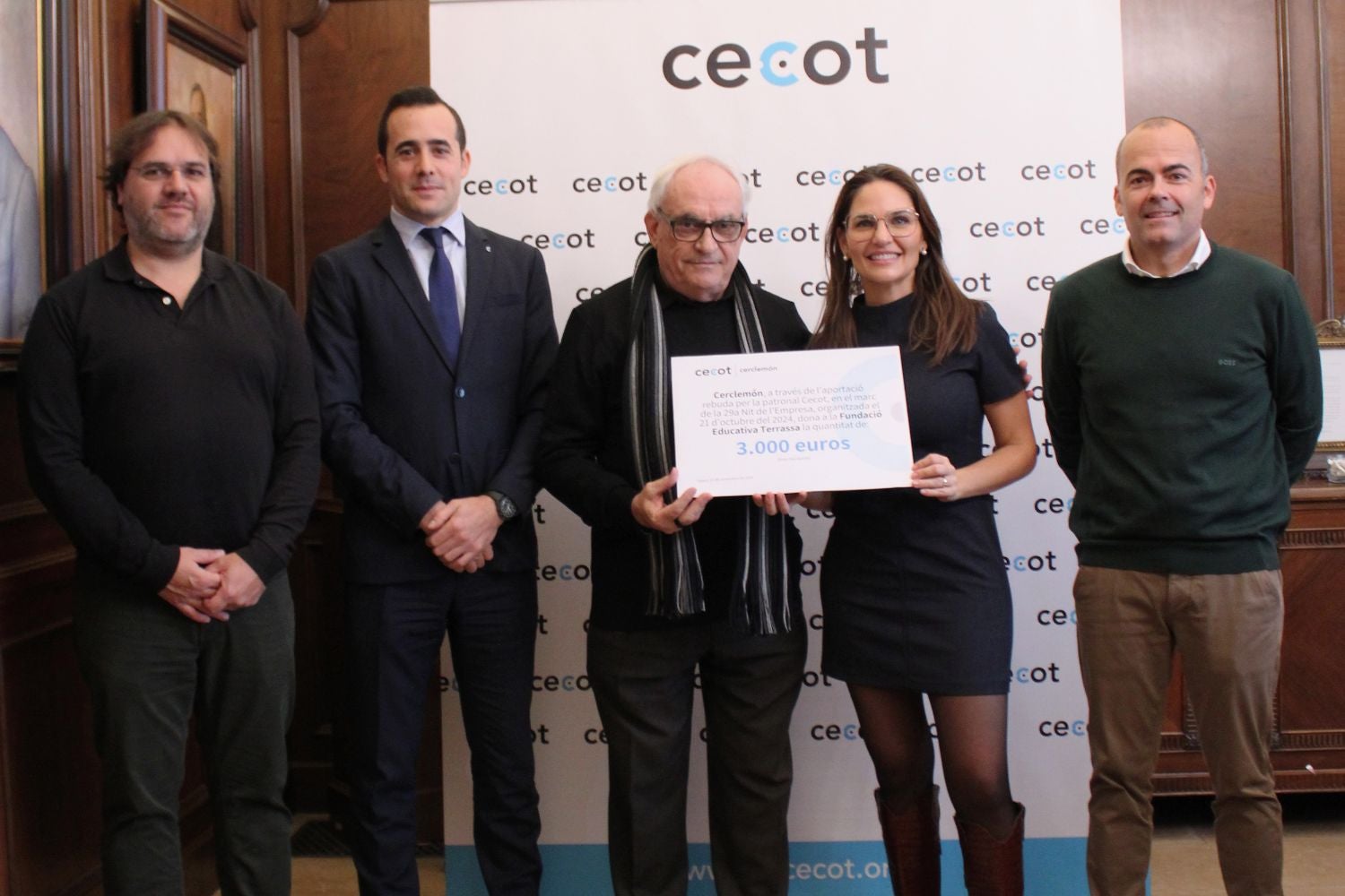 Acte d'entrega del xec amb l'aportació econòmica a la Fundació Educativa Terrassa | Cecot