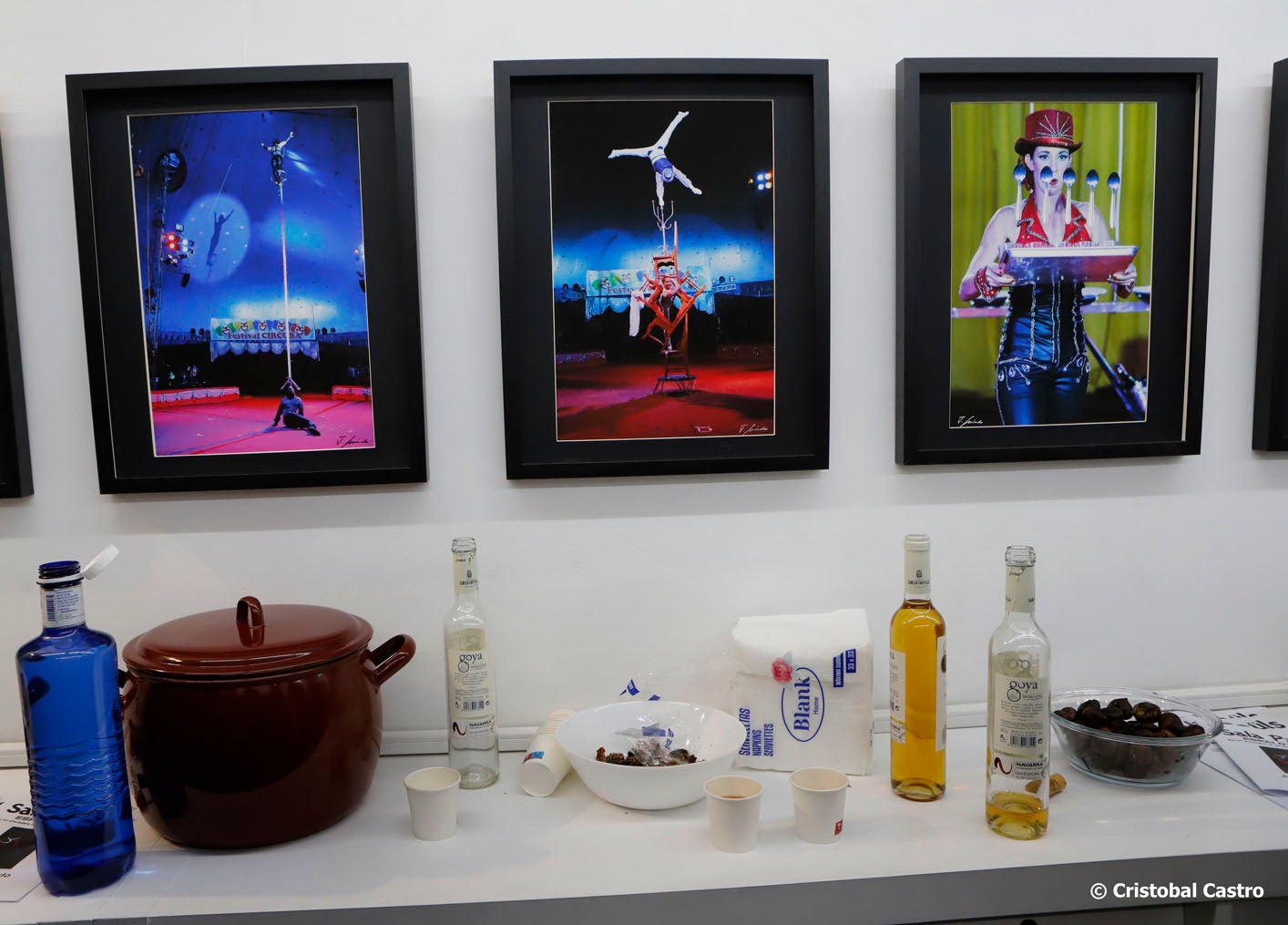 Inauguració de l'exposició de fotografies 'Circuba 2024' de Josep Guindo a la Sala Paüls de Terrassa. A la mostra es poden veure una desena d'imatges dels artistes cubans i d'altres nacionalitats dins del Festival del Circ Nacional de Cuba | Cristóbal Castro
