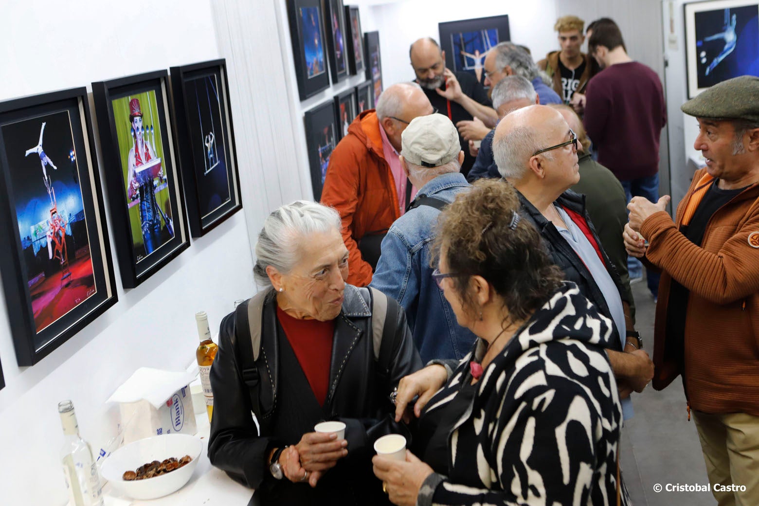 Inauguració de l'exposició de fotografies 'Circuba 2024' de Josep Guindo a la Sala Paüls de Terrassa. A la mostra es poden veure una desena d'imatges dels artistes cubans i d'altres nacionalitats dins del Festival del Circ Nacional de Cuba | Cristóbal Castro