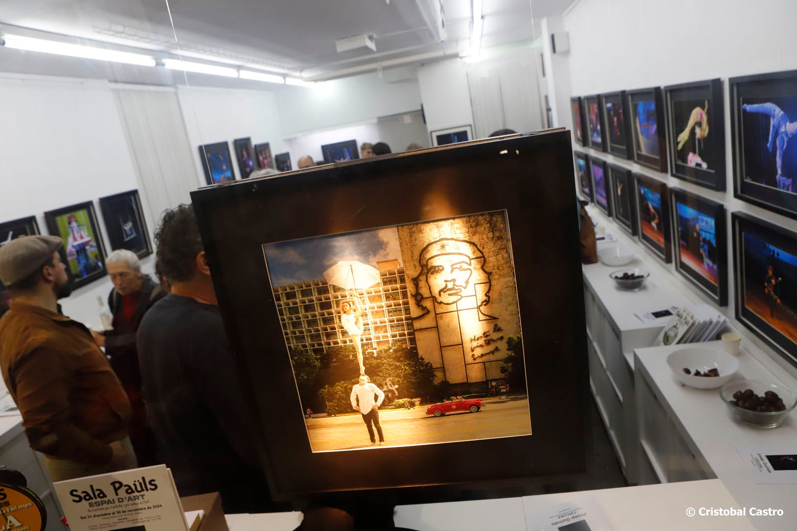 Inauguració de l'exposició de fotografies 'Circuba 2024' de Josep Guindo a la Sala Paüls de Terrassa. A la mostra es poden veure una desena d'imatges dels artistes cubans i d'altres nacionalitats dins del Festival del Circ Nacional de Cuba | Cristóbal Castro