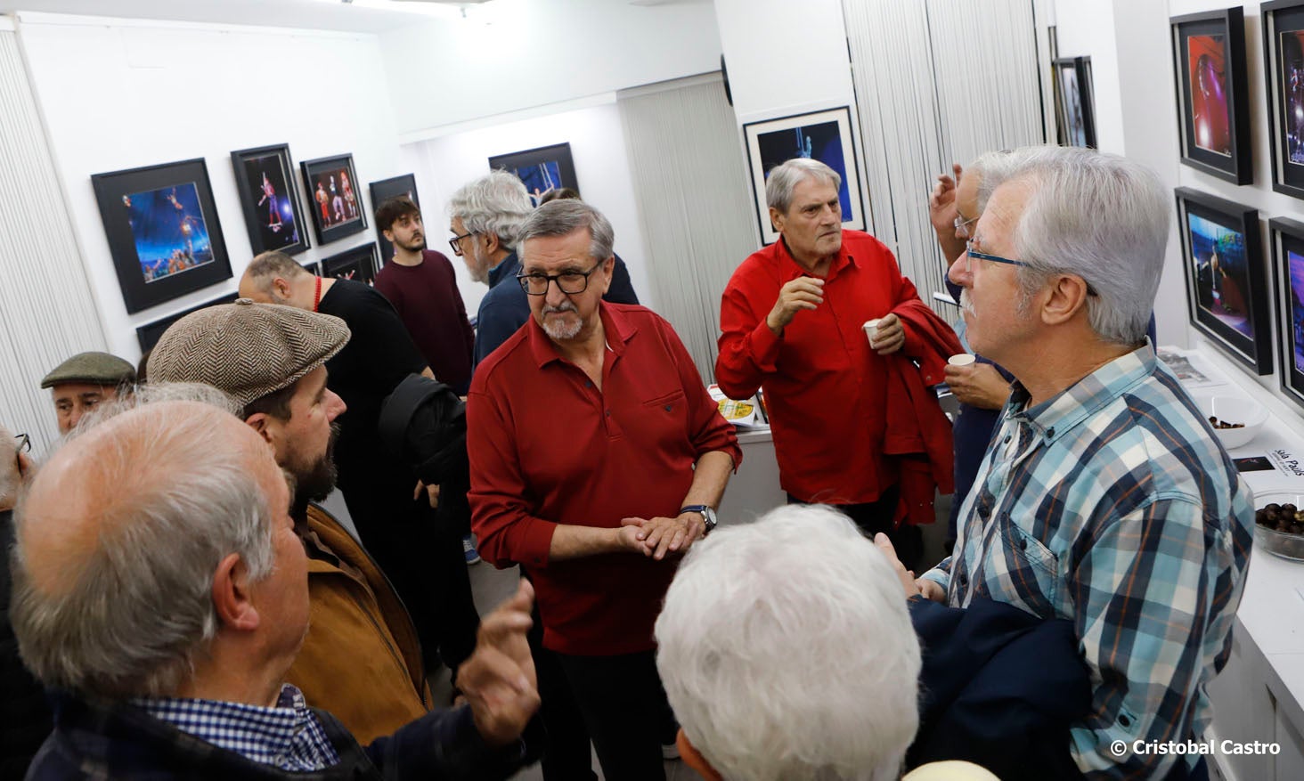 Inauguració de l'exposició de fotografies 'Circuba 2024' de Josep Guindo a la Sala Paüls de Terrassa. A la mostra es poden veure una desena d'imatges dels artistes cubans i d'altres nacionalitats dins del Festival del Circ Nacional de Cuba | Cristóbal Castro