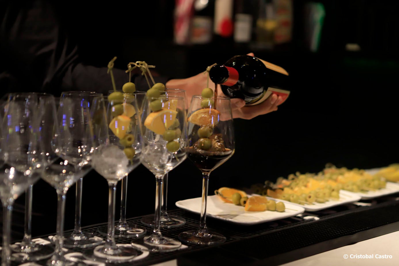 Presentació V Ruta del Vermut dels Premis Vinari. El Gremi d’Hostaleria de Terrassa i Comarca i Món Terrassa tornen a organitzar aquest hivern la V Ruta del Vermut dels Premis Vinari, un recorregut pels millors bars i restaurants de la capital egarenxa. Es tracta de la cinquena edició d’una iniciativa que pretén acostar i descobrir els guanyadors del concurs dels vermuts Premis Vinari/Cristóbal Castro