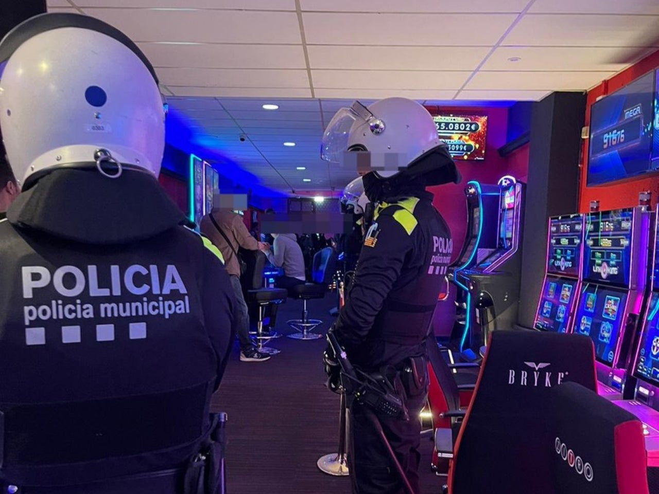 Operatiu policial en un establiment del Districte 5 | PMT