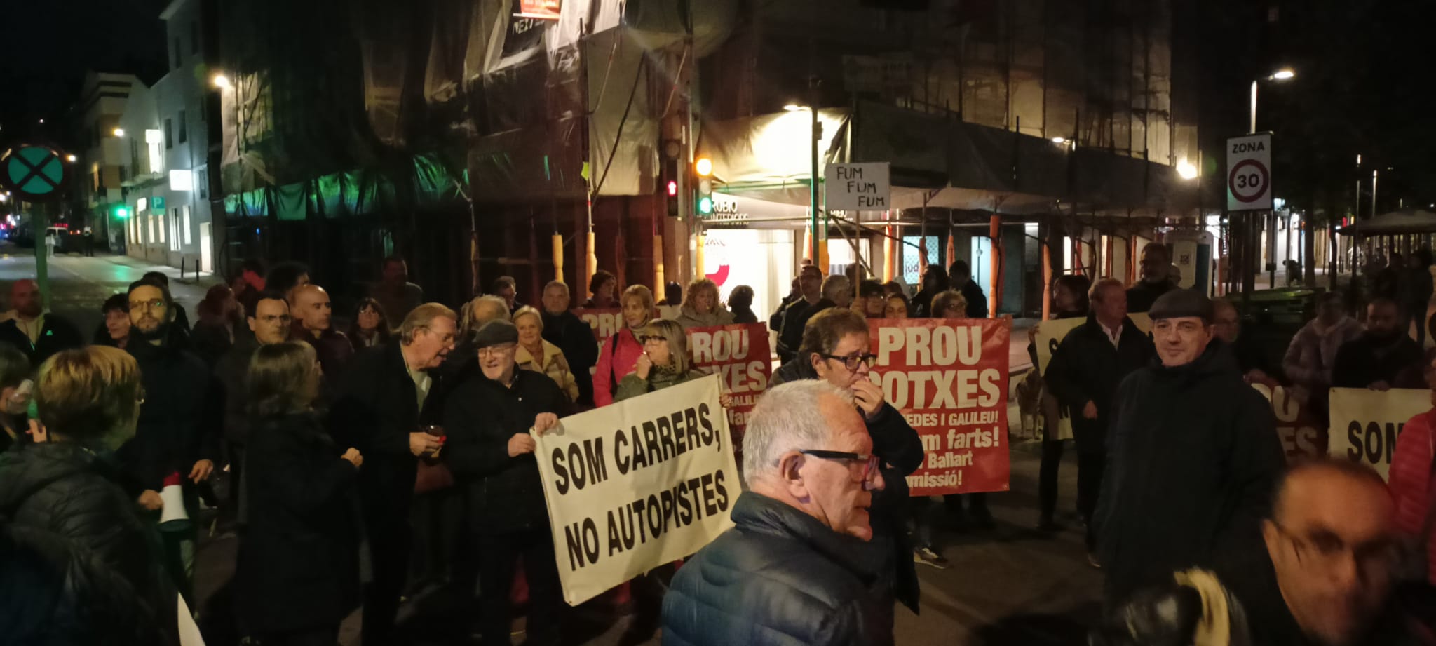 Els veïns de Galileu i d'Arquimedes estan en peu de guerra i han tallat els carrers/NJoan Manel Oller