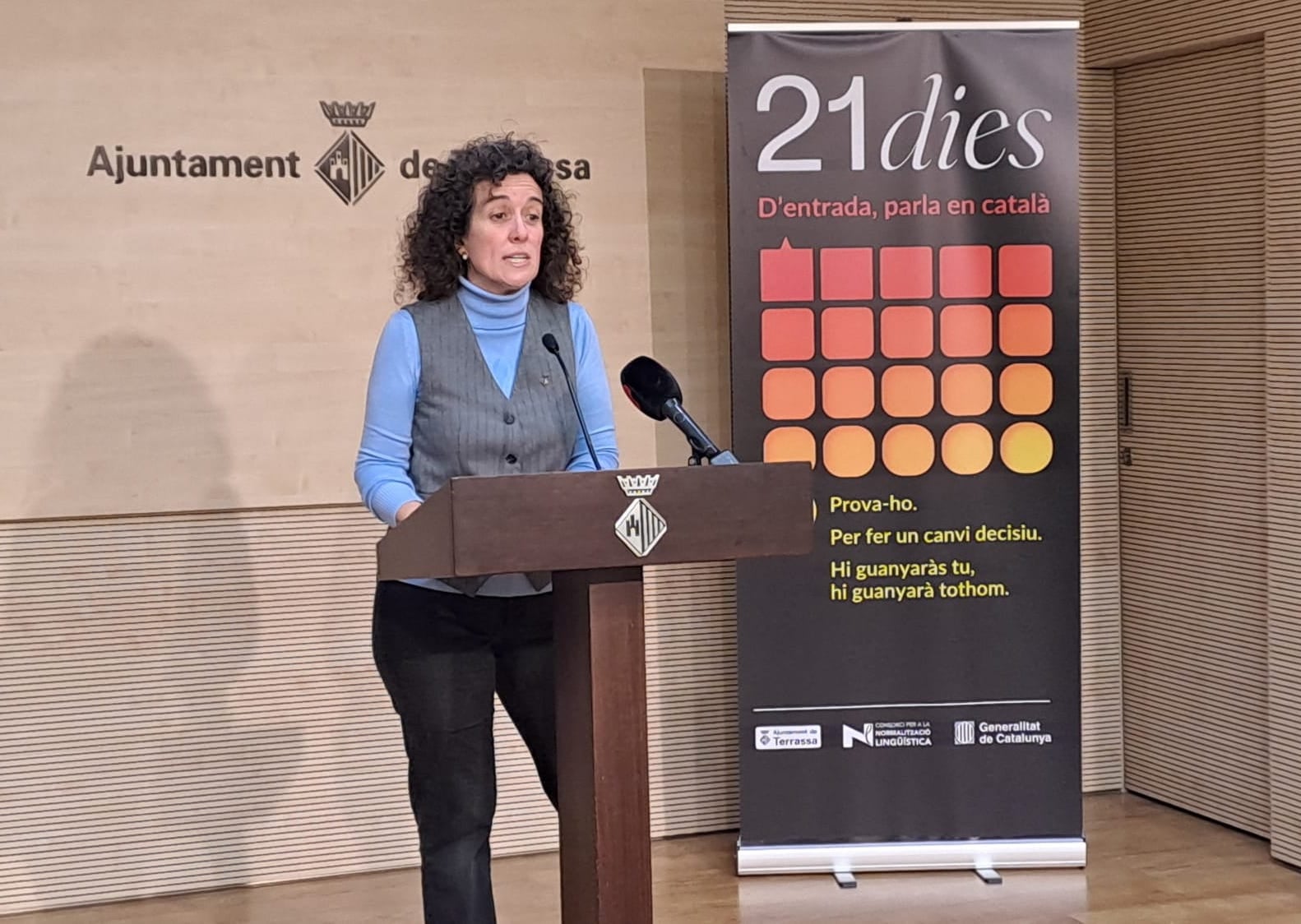 Montserrat Caupena, regidora de Polítiques Lingüístiques, durant la presentació de la campanya «21 dies. D'entrada parla en català» | Oriol Manrique