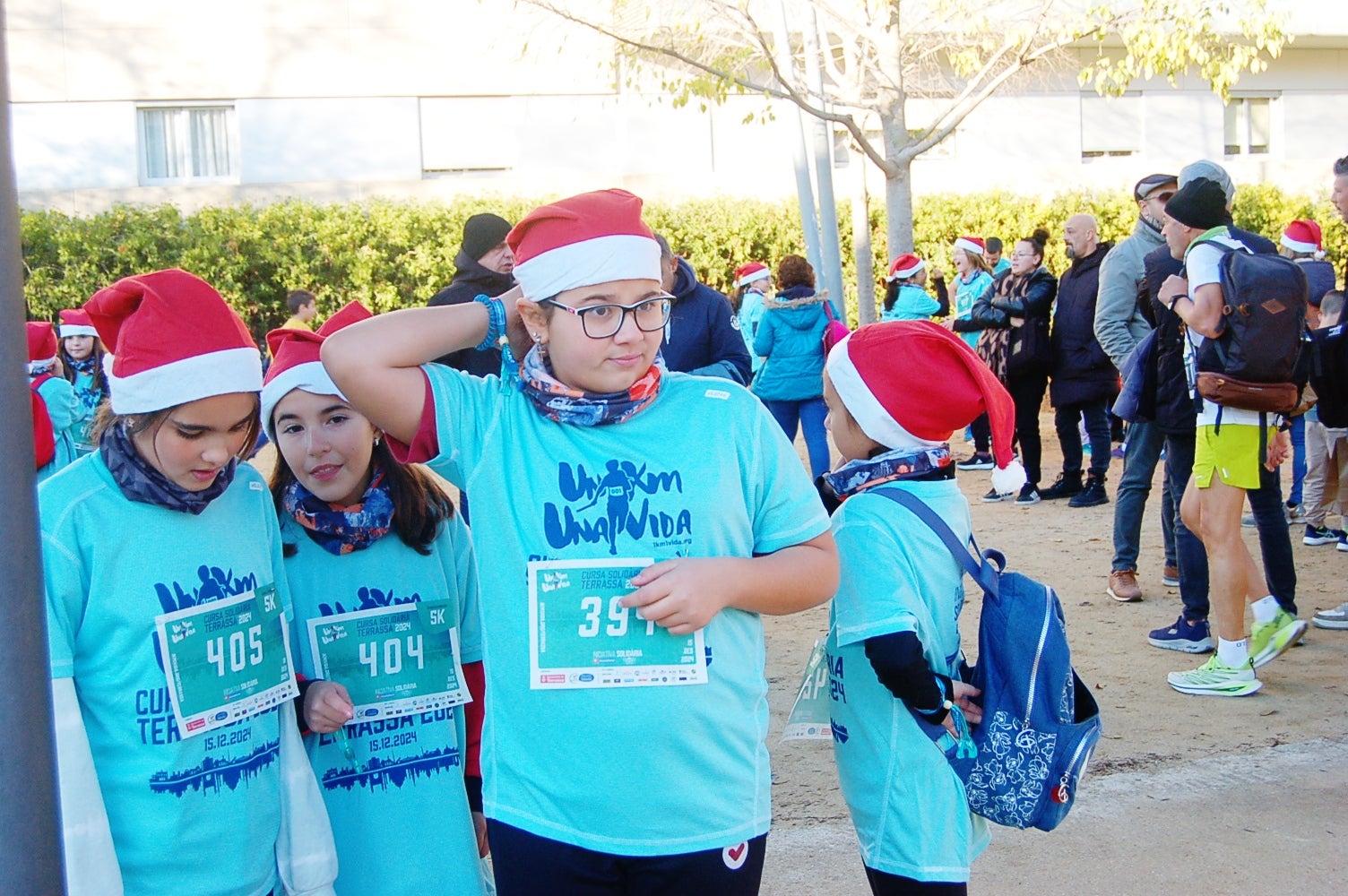 Un any més ha tornat a Terrassa la Caminada/cursa solidària 1km1vida. Aquesta jornada, que enguany ha arribat a la seva cinquena edició, busca ajudar a finançar un dels projectes que té la Fundació Vicente Ferrer. El 100% dels beneficis obtinguts a través de les inscripcions es destinaran a la Fundació per aconseguir que 250 nenes i nens d'entre 3 i 6 anys de la Vall de Katmandú, al Nepal, tinguin accés a una xarxa de centres de preescolar | Ramon Navarro