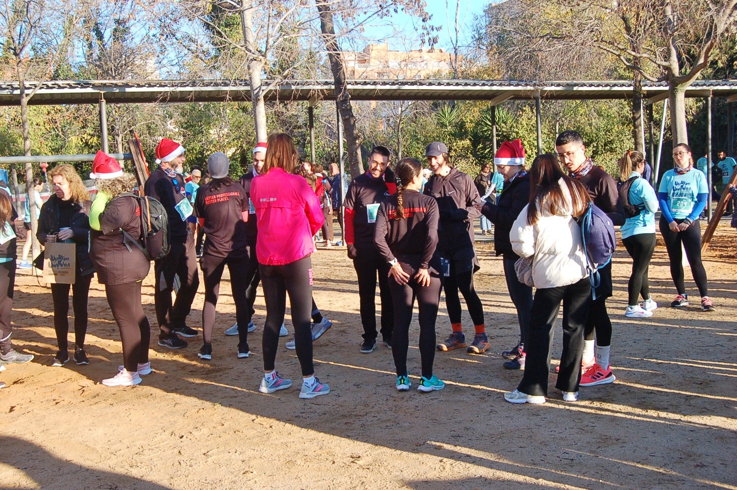 Un any més ha tornat a Terrassa la Caminada/cursa solidària 1km1vida. Aquesta jornada, que enguany ha arribat a la seva cinquena edició, busca ajudar a finançar un dels projectes que té la Fundació Vicente Ferrer. El 100% dels beneficis obtinguts a través de les inscripcions es destinaran a la Fundació per aconseguir que 250 nenes i nens d'entre 3 i 6 anys de la Vall de Katmandú, al Nepal, tinguin accés a una xarxa de centres de preescolar | Ramon Navarro