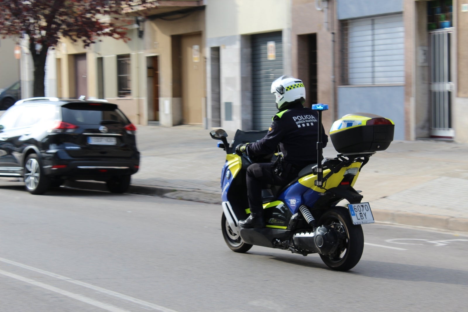 Un motorista de la Policia Municipal de Terrassa en una actuació | PMT